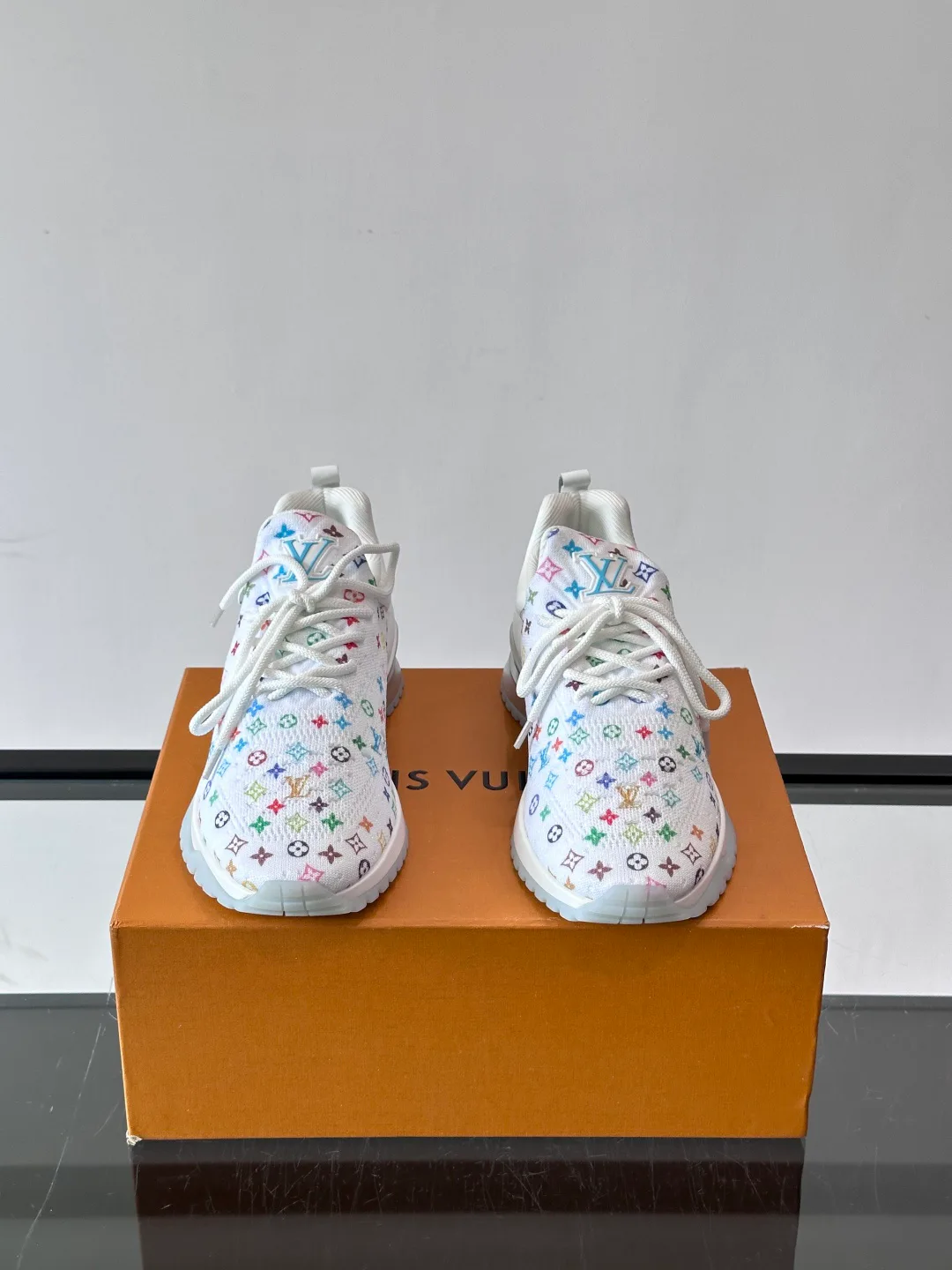 Кроссовки Мужские Louis Vuitton 17588576