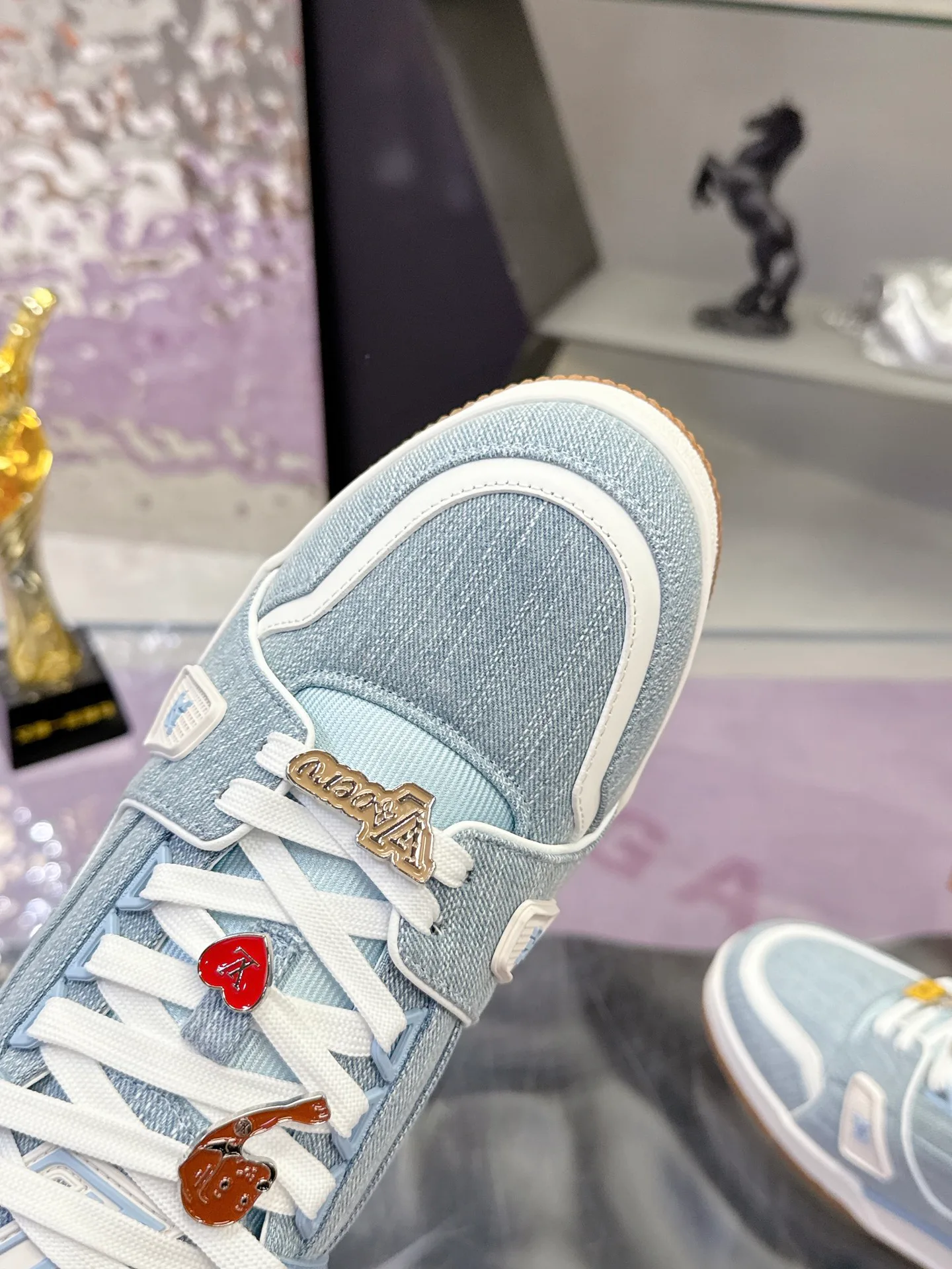 Кроссовки Женские Louis Vuitton 18104017