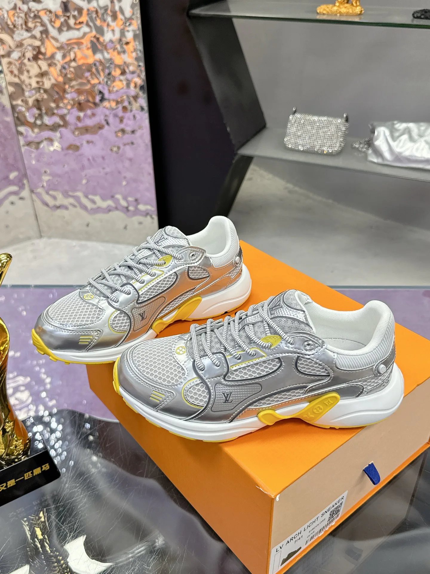 Кроссовки Женские Louis Vuitton 17530433