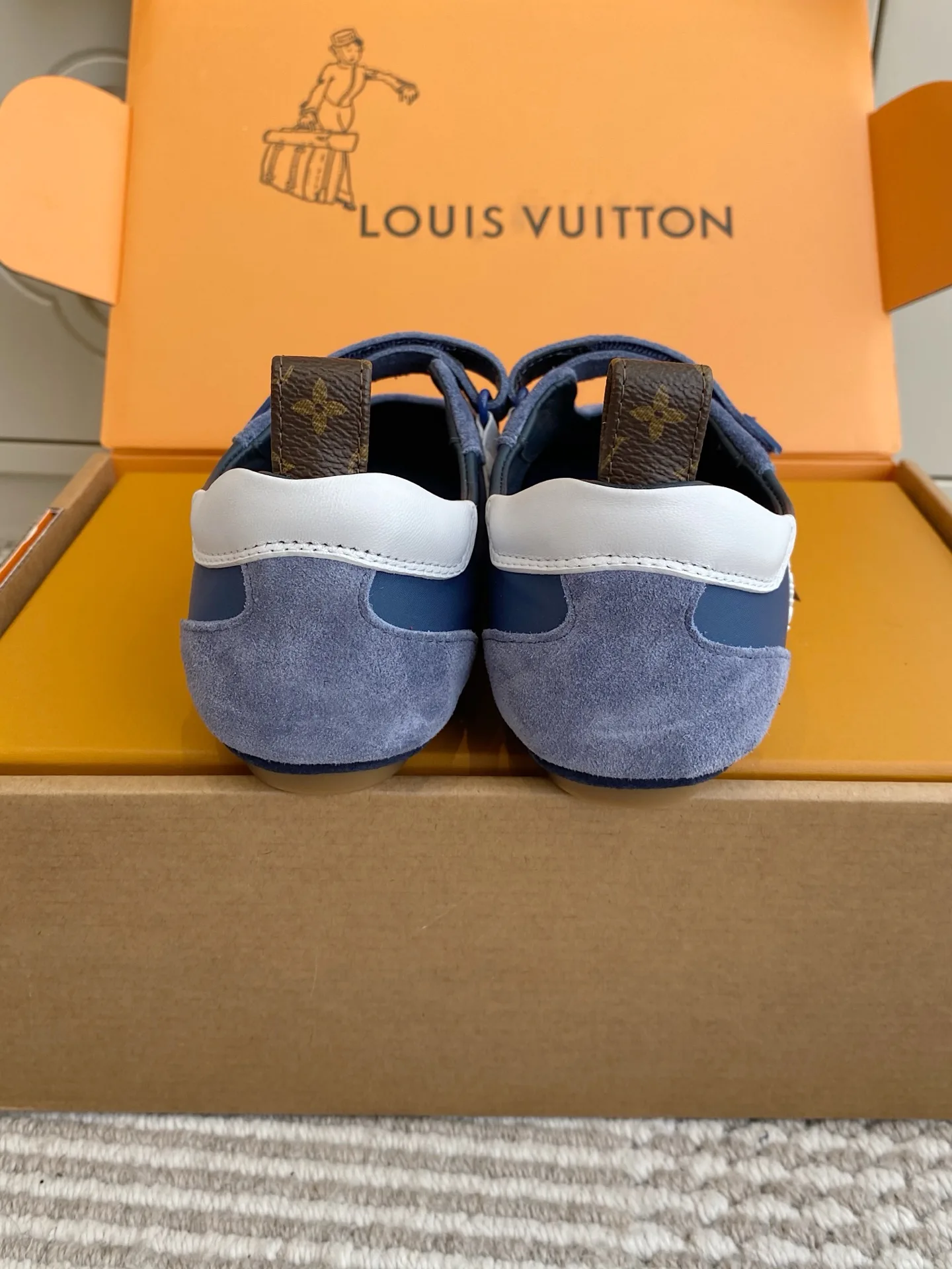 Кроссовки Женские Louis Vuitton 11304080