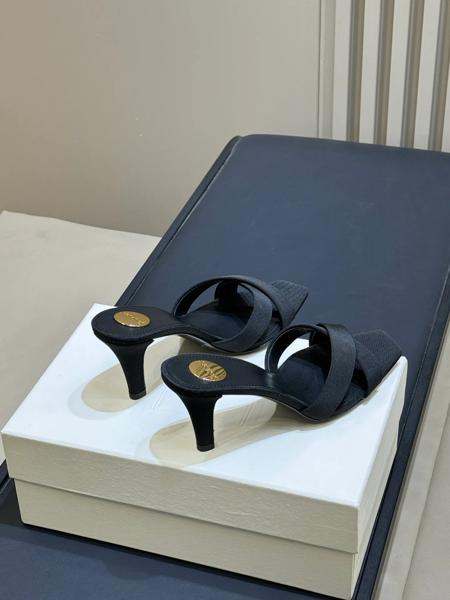 Босоножки Женские Saint Laurent 3891373