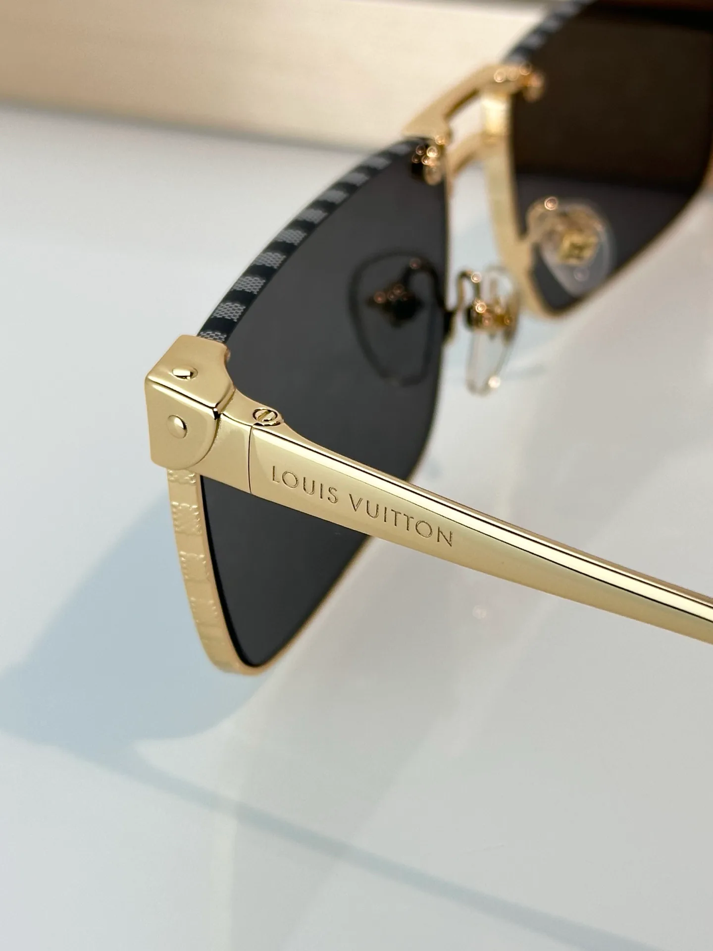 Очки Louis Vuitton 16942432