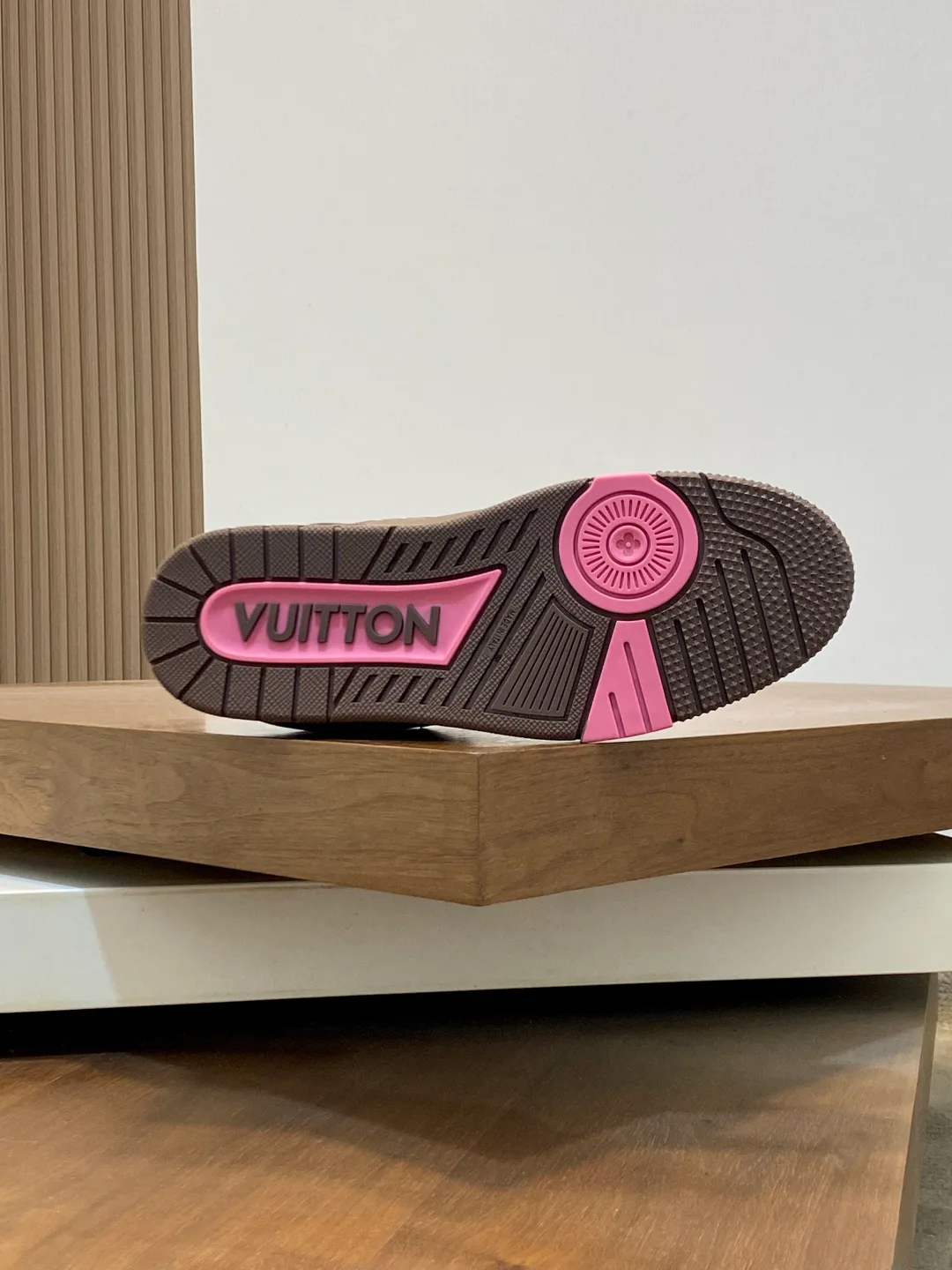 Кроссовки Женские Louis Vuitton 1570266