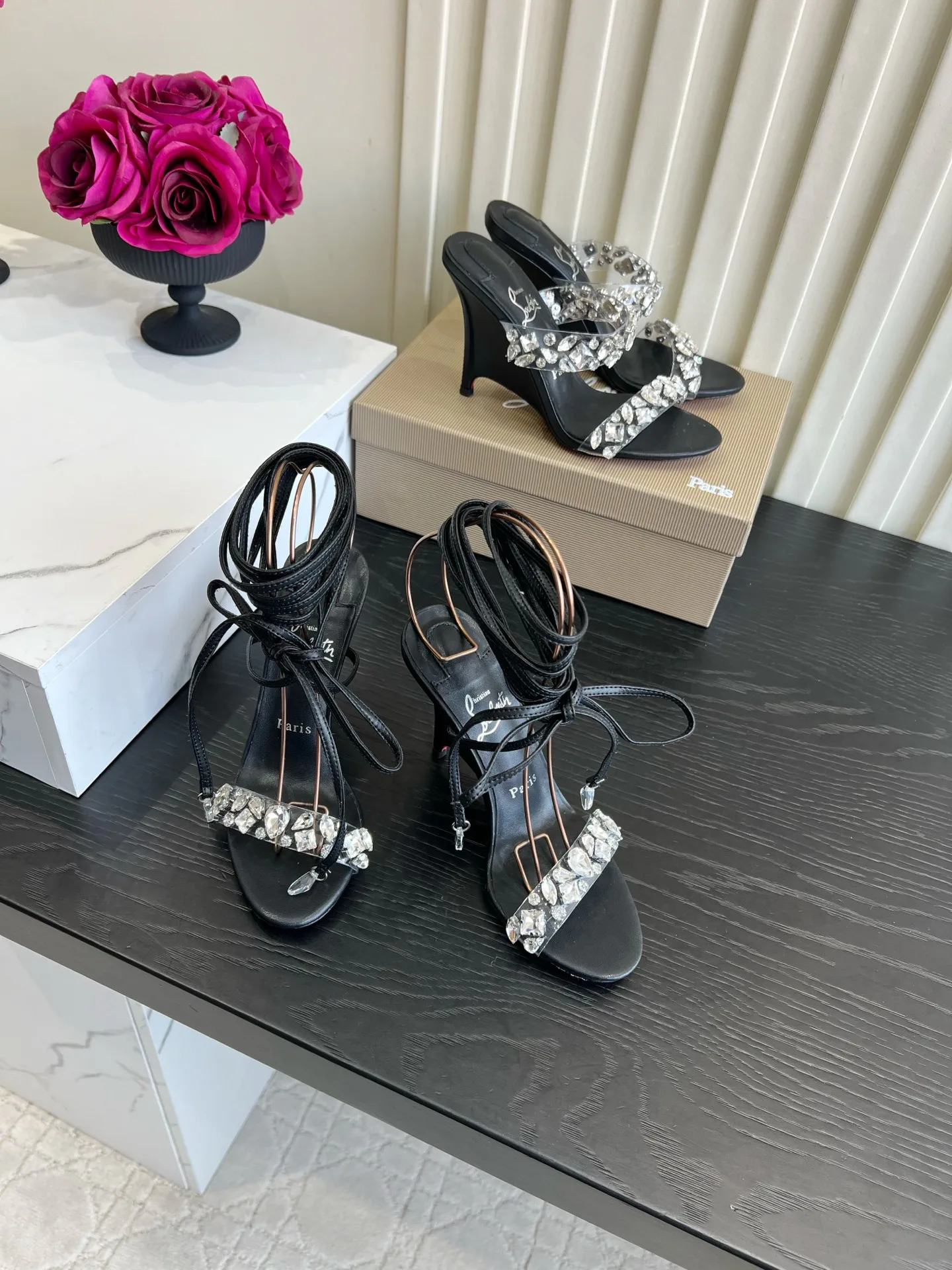 Босоножки Женские Christian Louboutin 18614264
