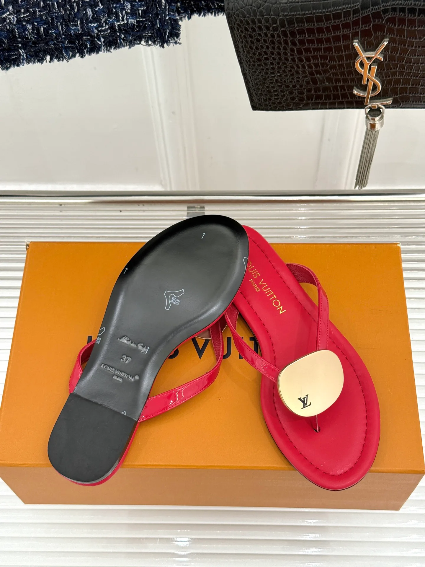 Шлепанцы Женские Louis Vuitton 17596996