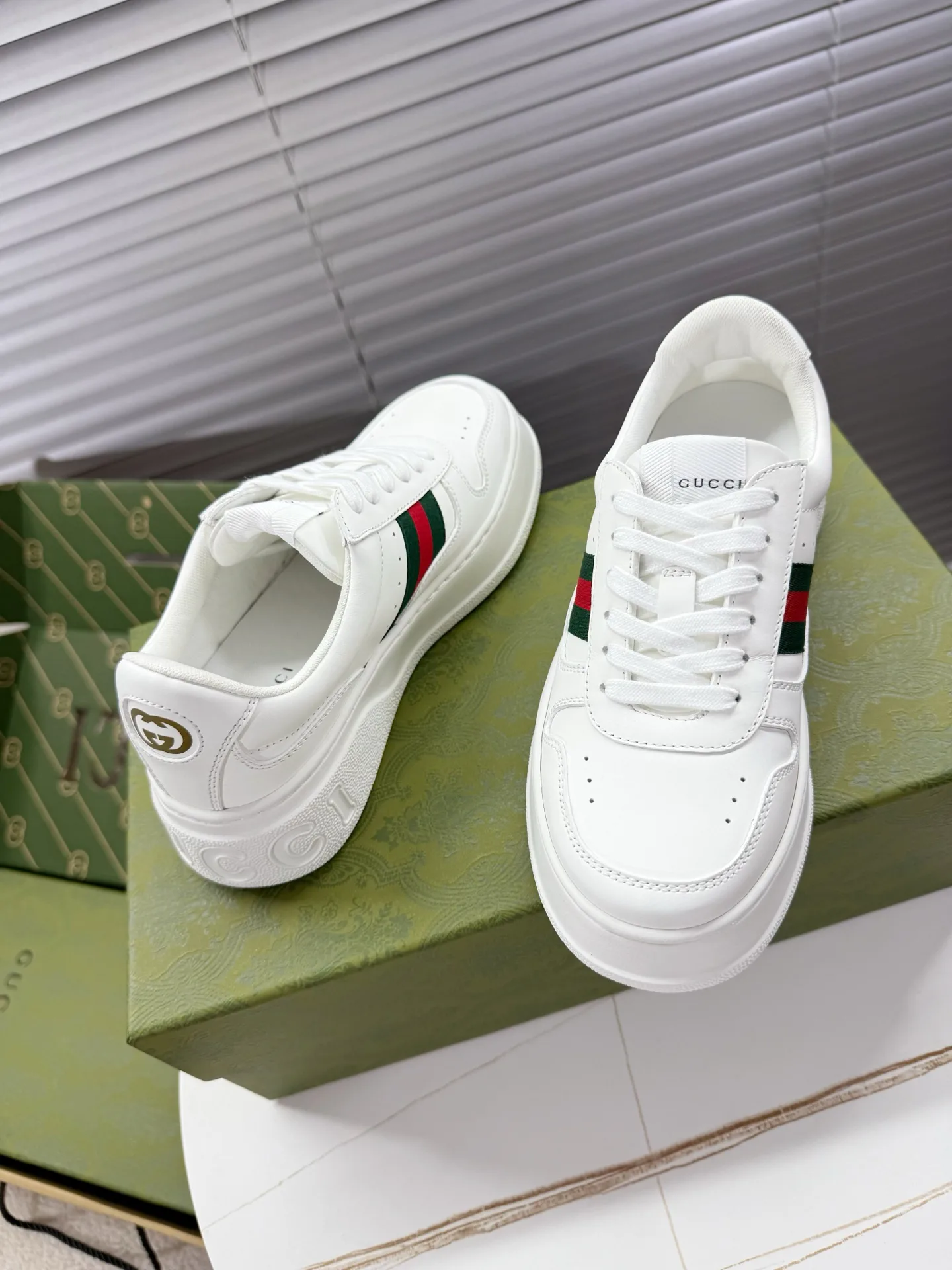 Кроссовки Женские Gucci 18011344