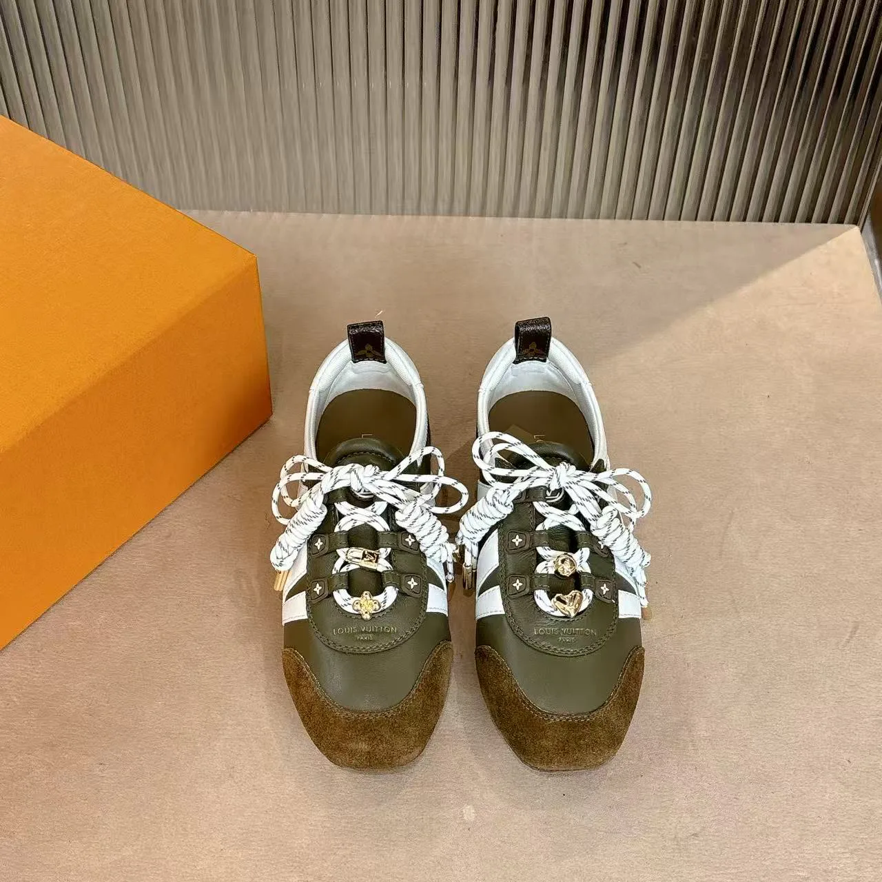 Кроссовки Женские Louis Vuitton 842810