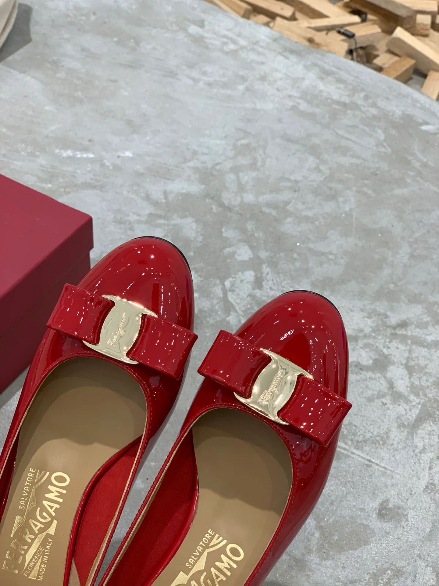 Туфли Женские Salvatore Ferragamo 18340711