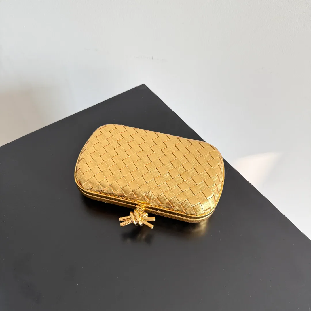 Клатчи Женские Bottega Veneta 13568372