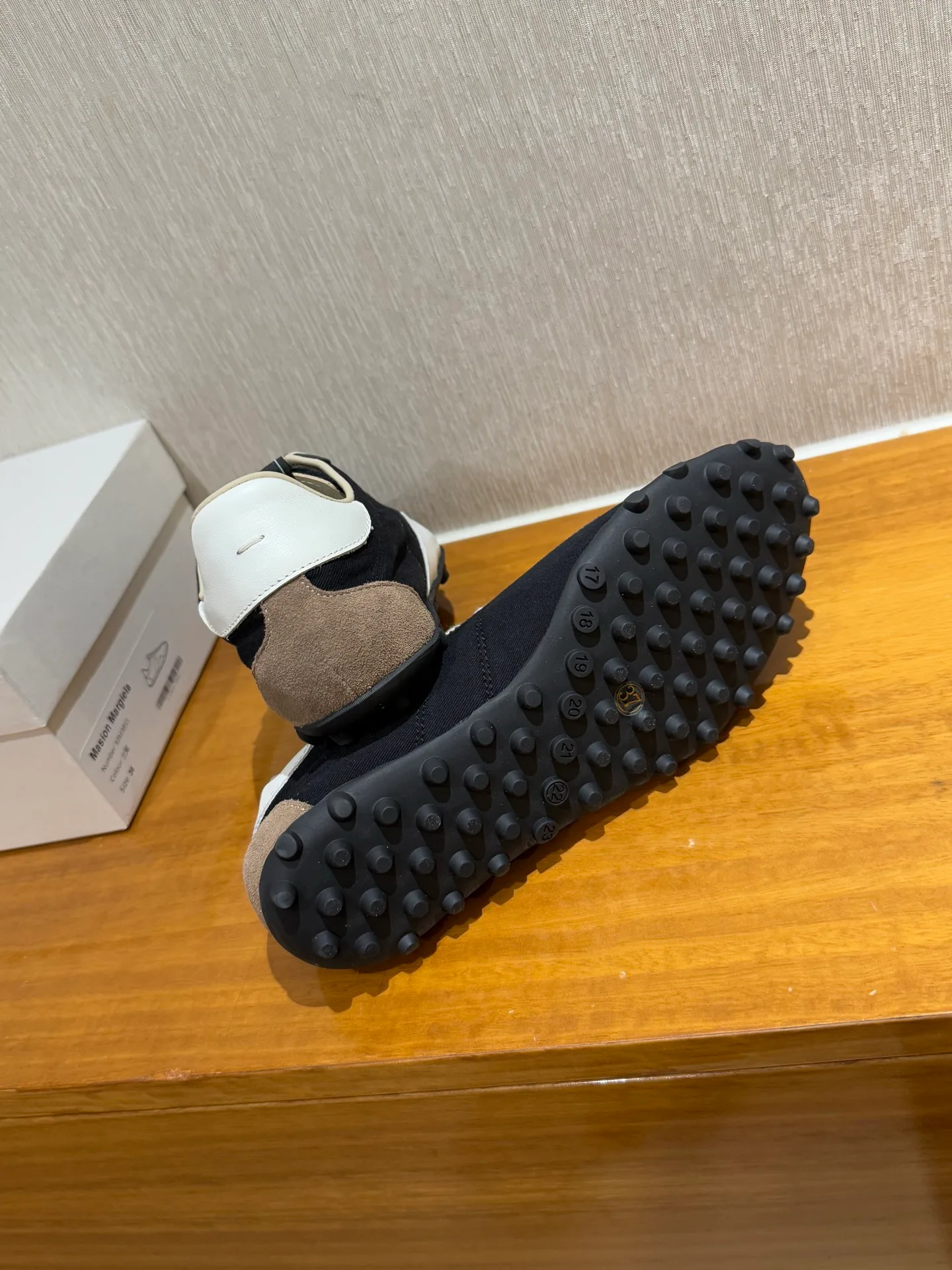 Кроссовки Женские Maison Margiela 24501