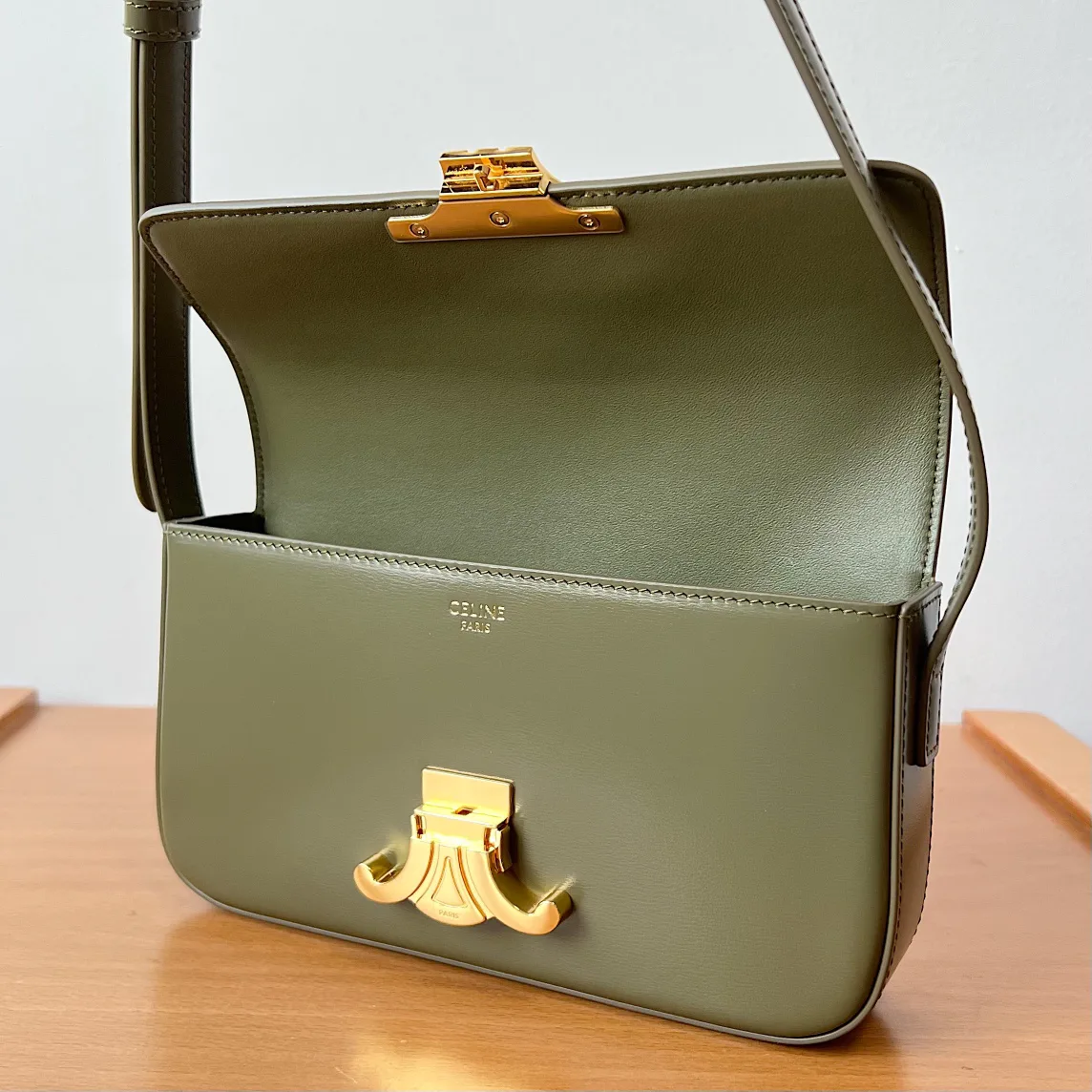 Классические Сумки Женские Celine 11692473