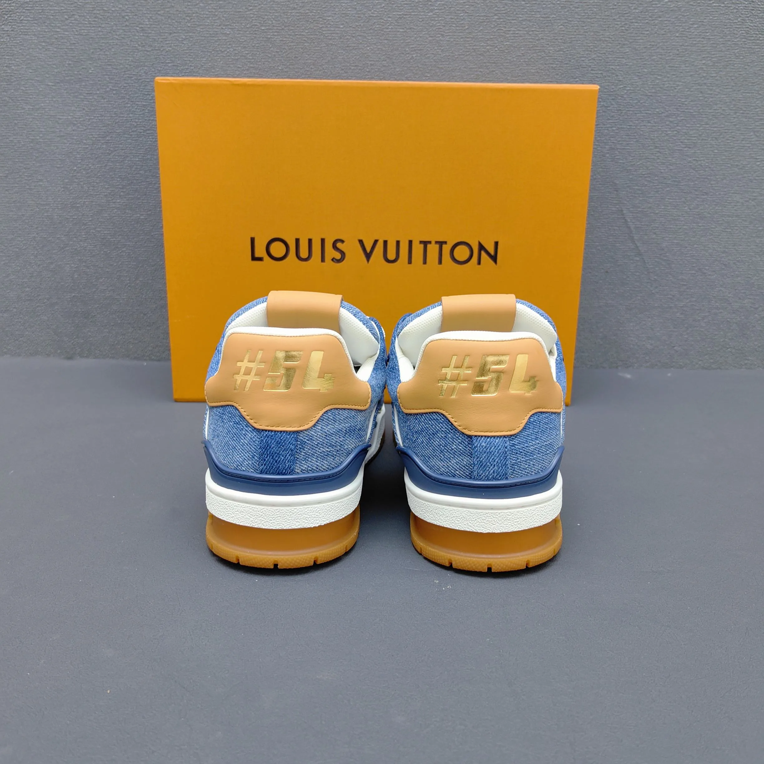 Кроссовки Женские Louis Vuitton 17725105