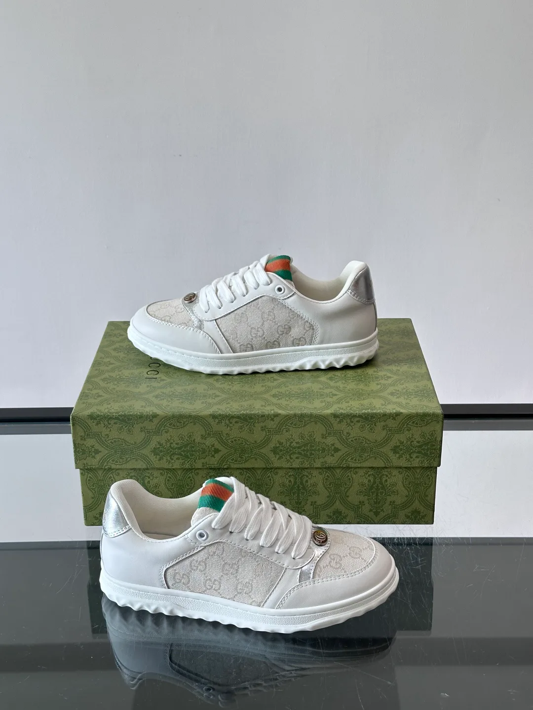 Кроссовки Женские Gucci 17069304