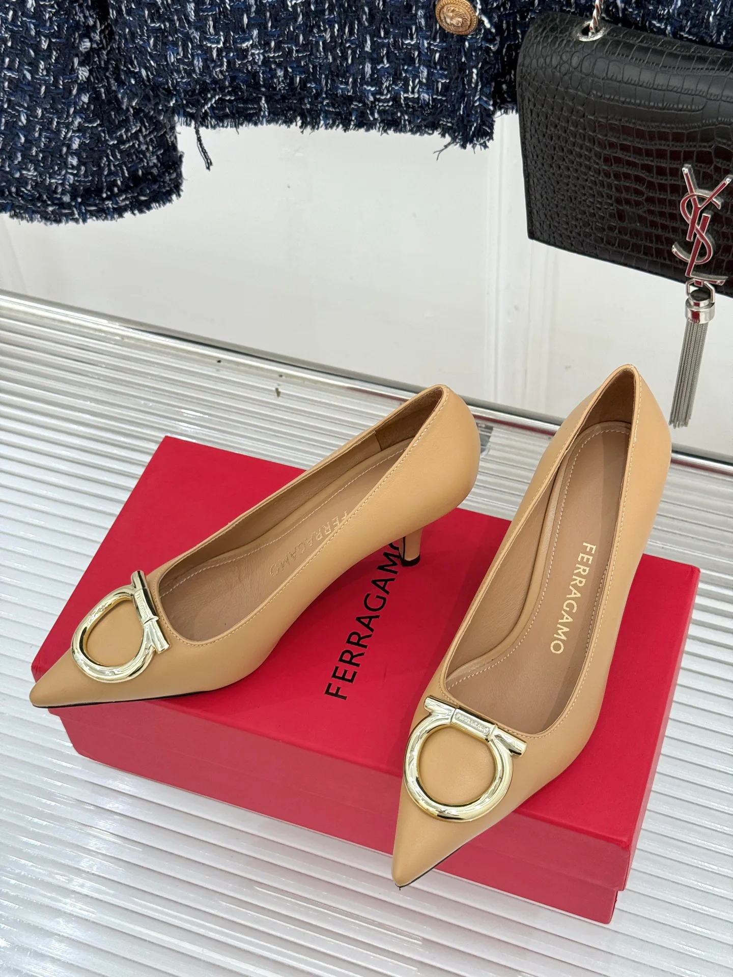 Туфли Женские Salvatore Ferragamo 18104109