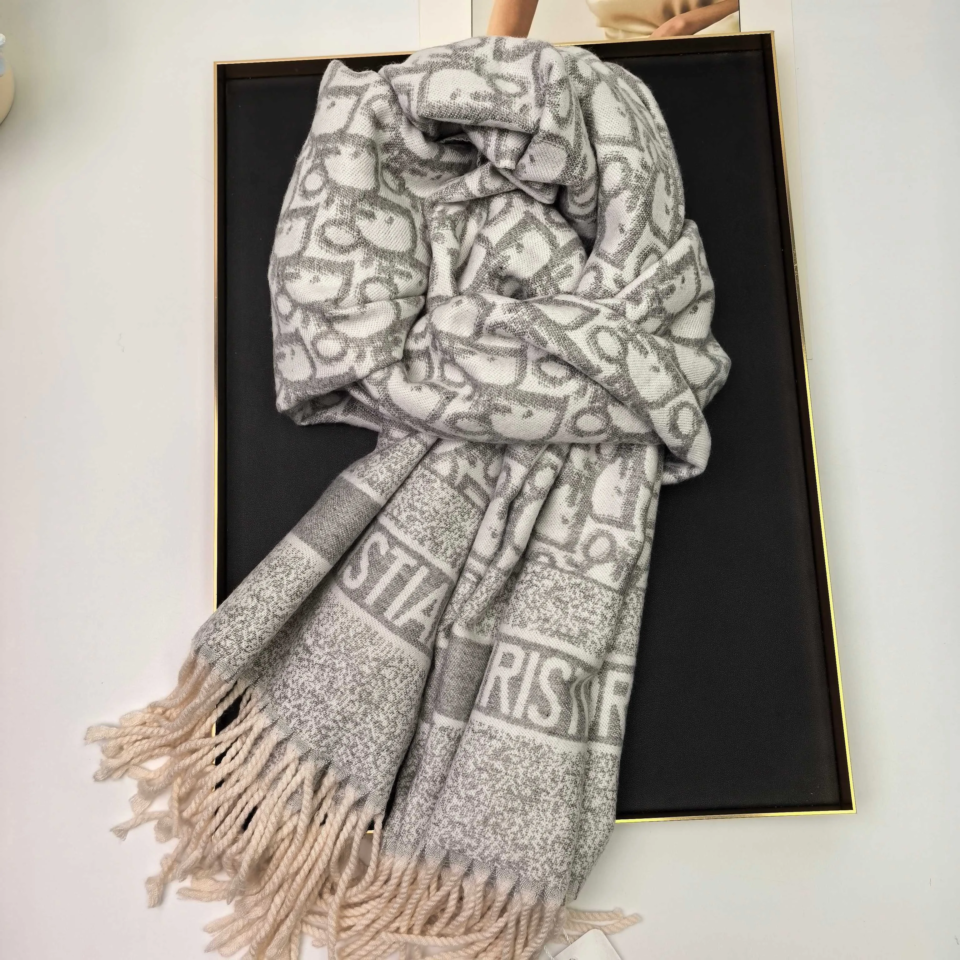 Шарфы Christian Dior 18104861