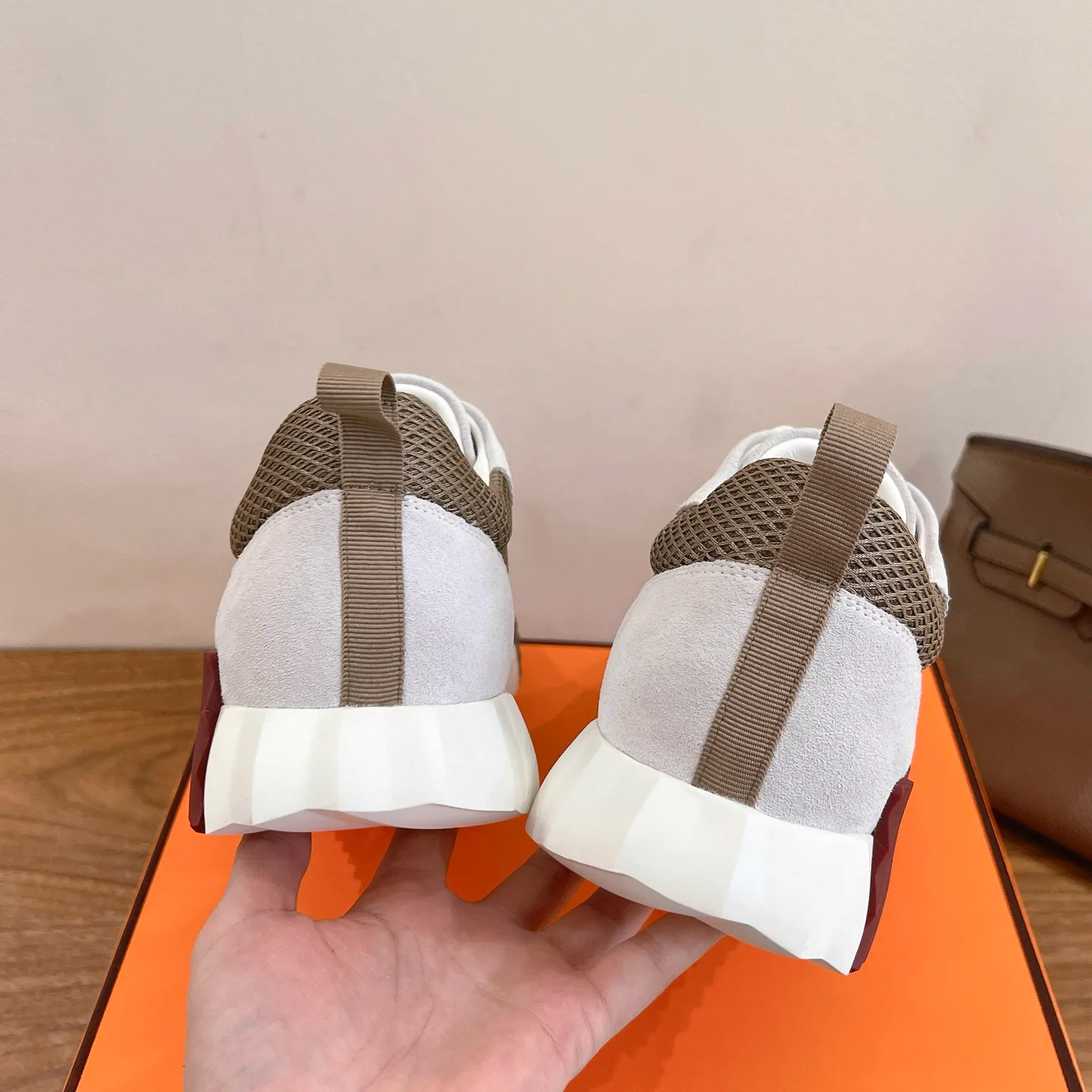 Кроссовки Женские Hermes 18729634