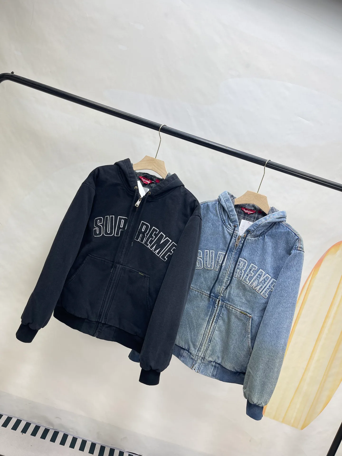 Куртки И Пуховики Женские Supreme 10542432