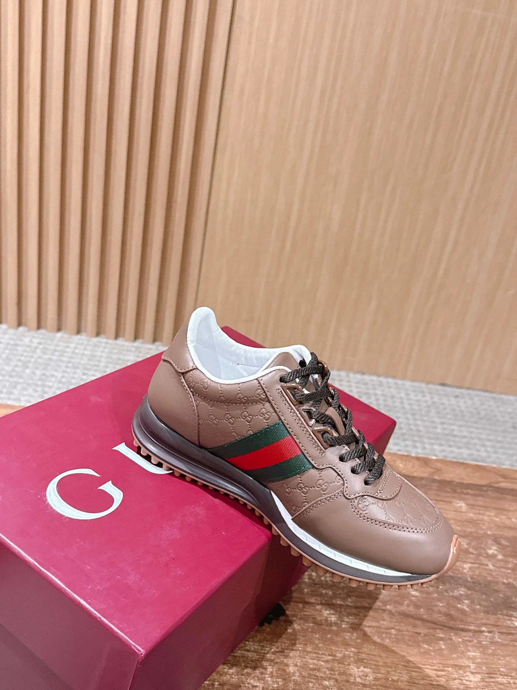 Кроссовки Женские Gucci 4385833