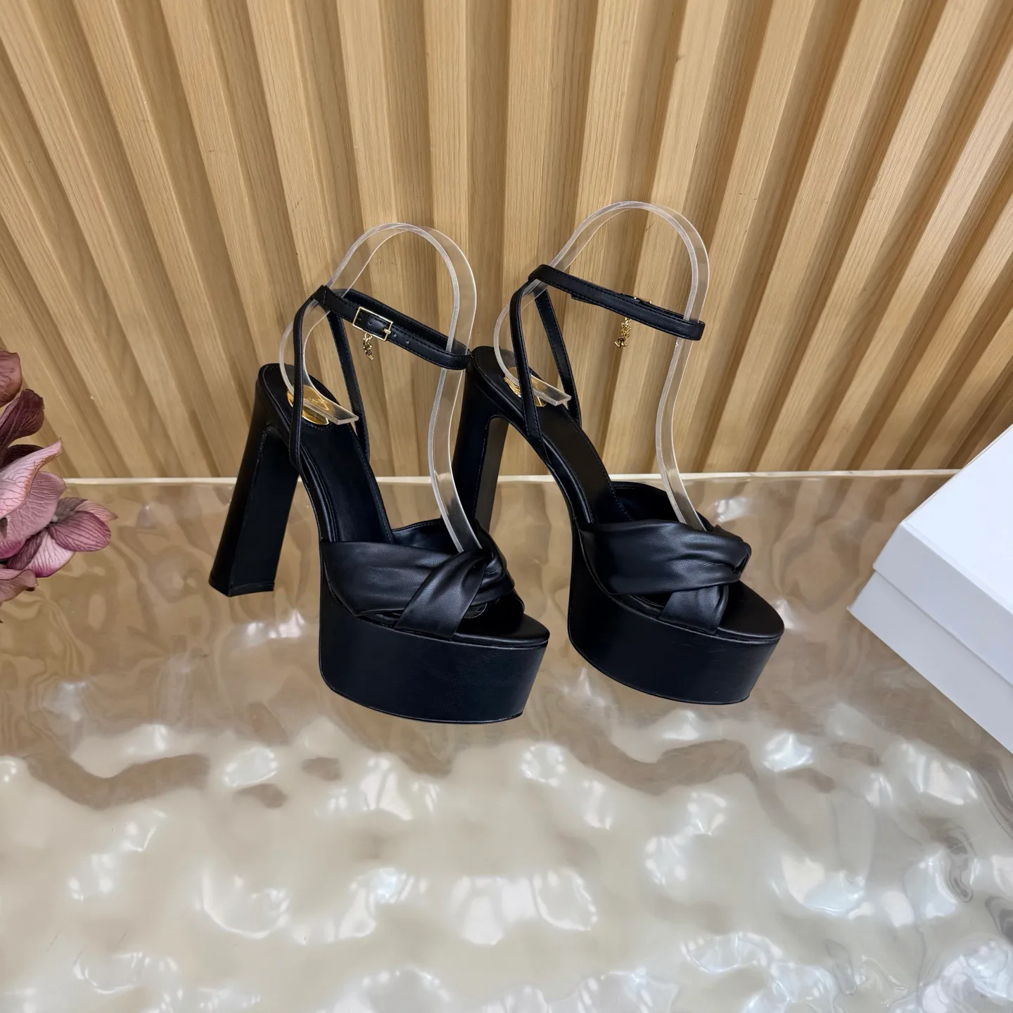 Босоножки Женские Saint Laurent 18235636