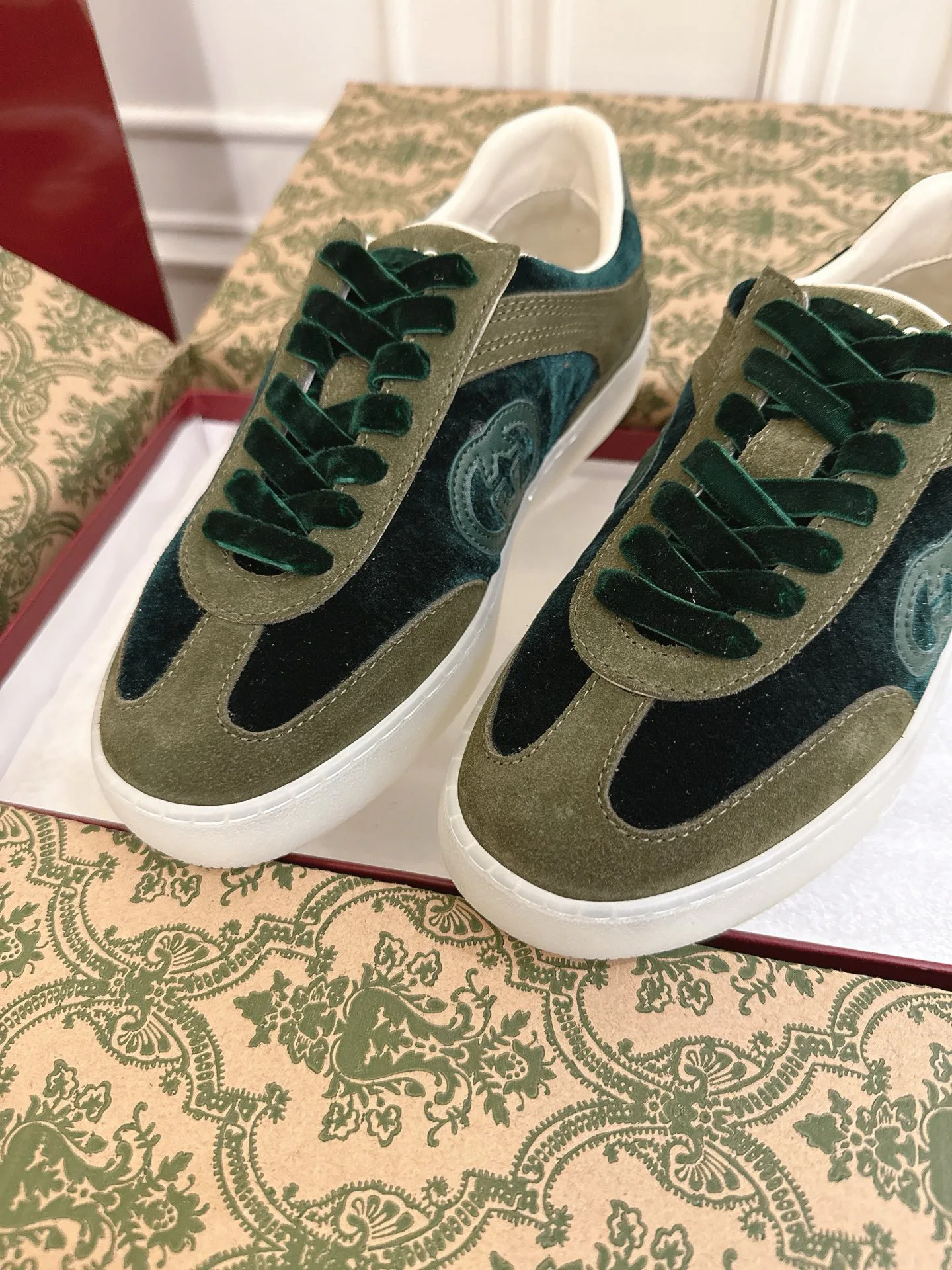 Кроссовки Женские Gucci 1827509