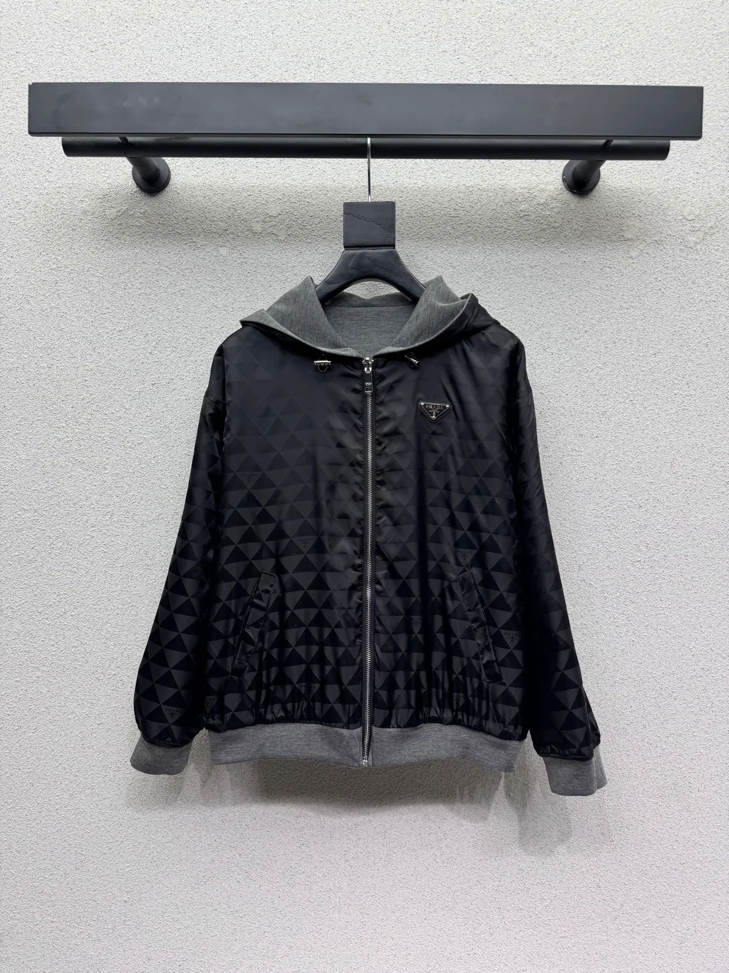 Куртки И Пуховики Женские Prada 18585248
