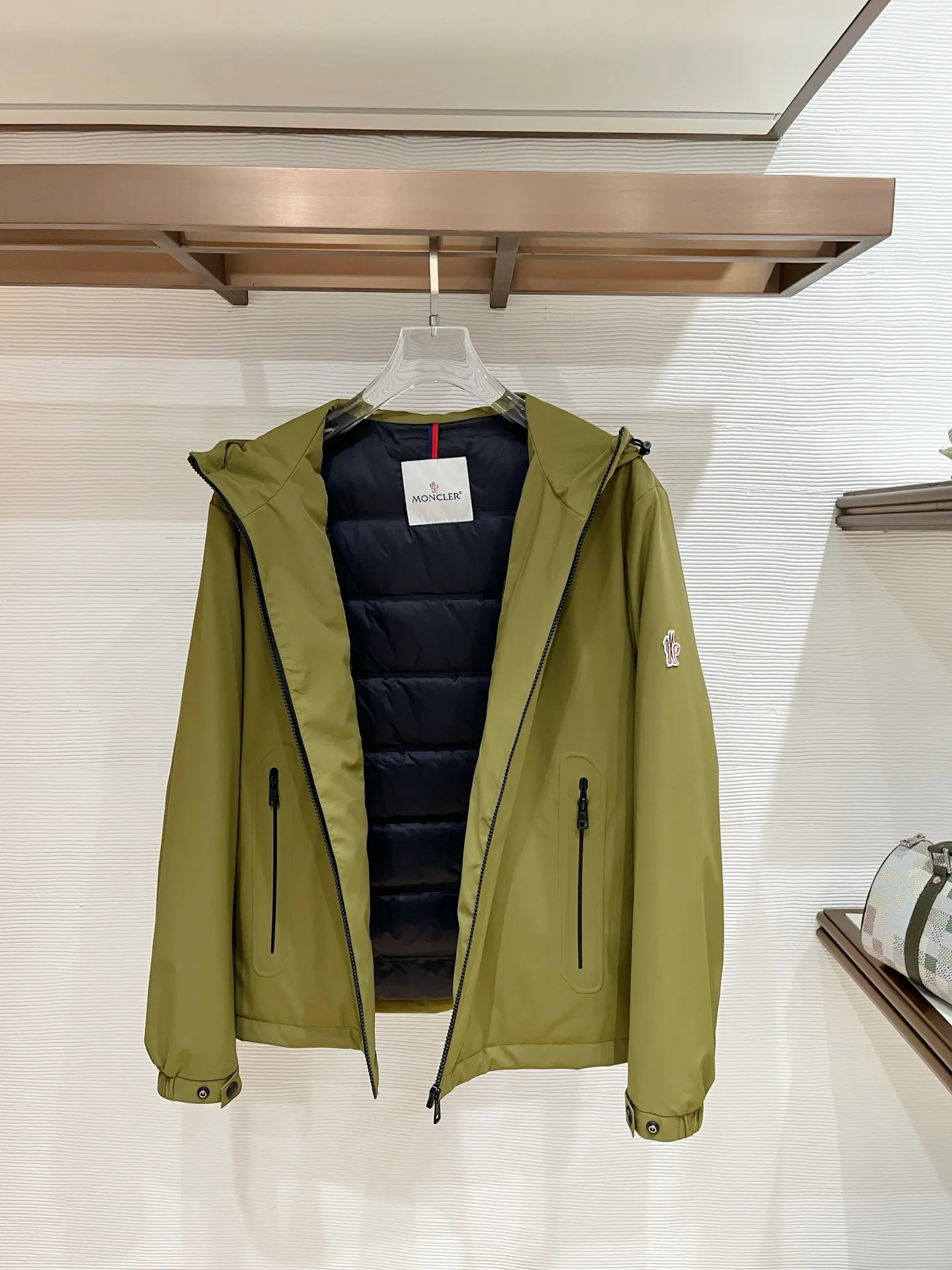 Пуховики Женские Moncler 243828