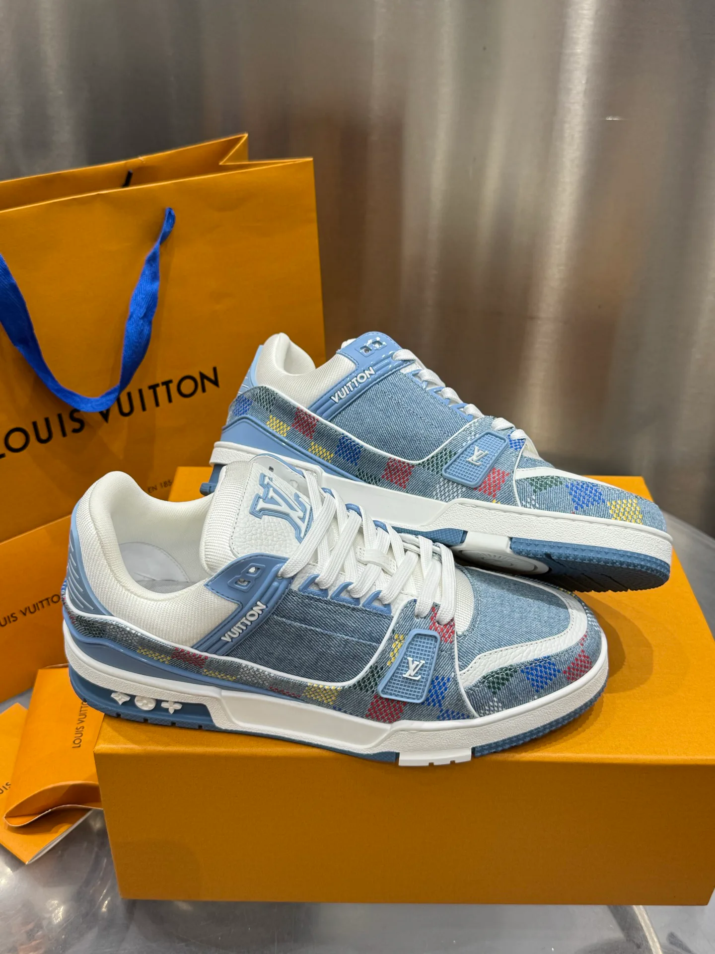 Кроссовки Мужские Louis Vuitton 19073348
