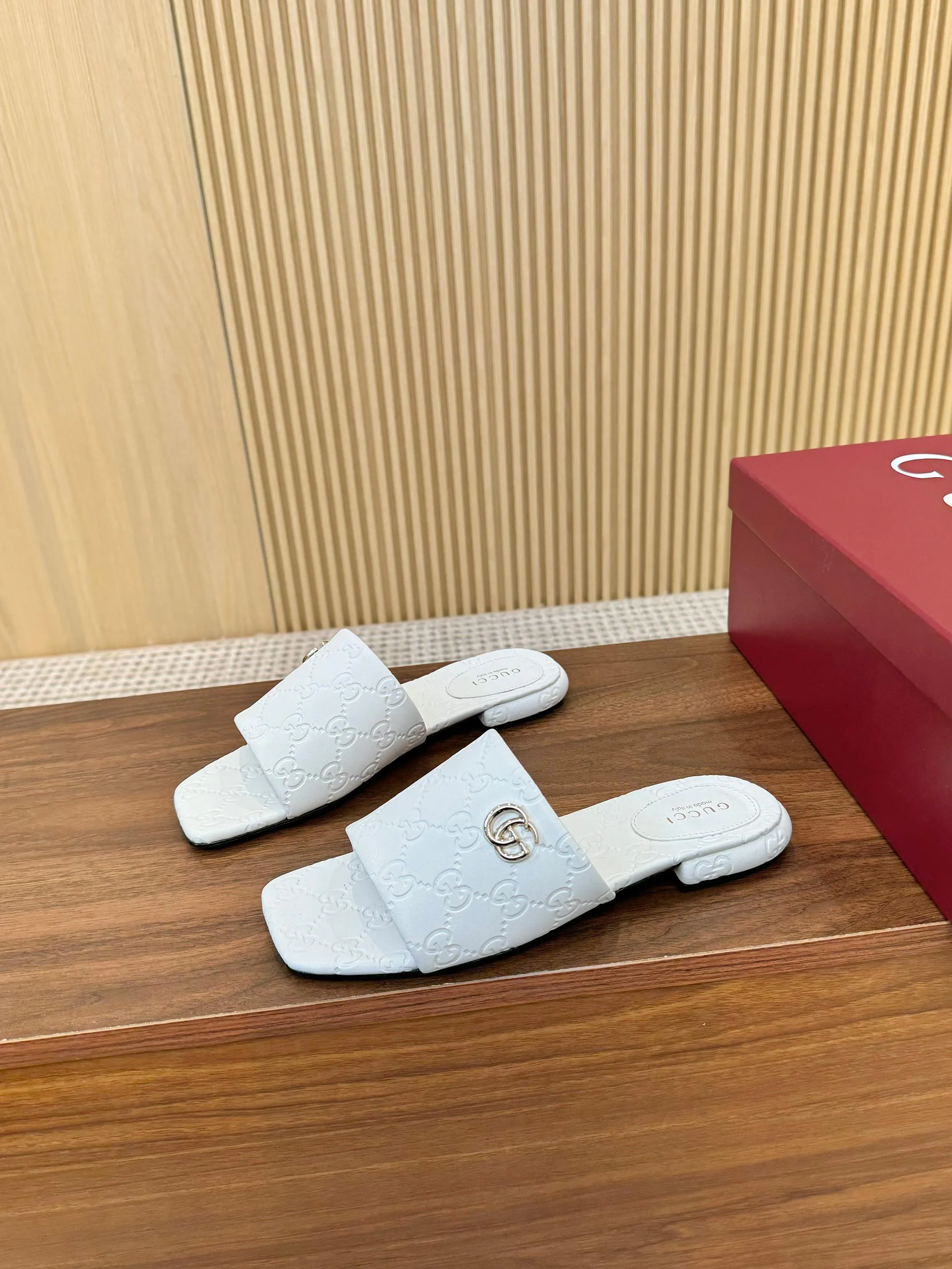 Шлепанцы Женские Gucci 11890945