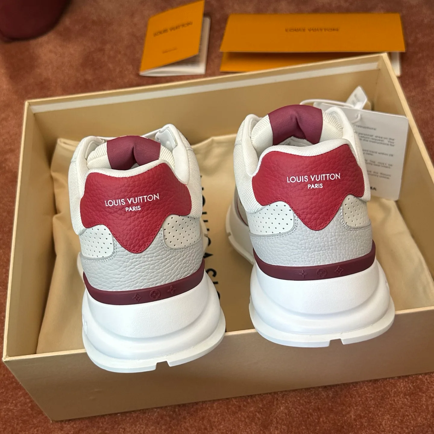 Кроссовки Женские Louis Vuitton 17460368