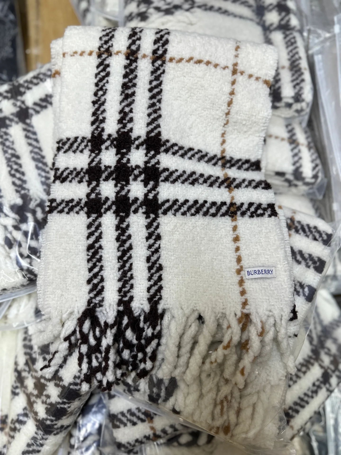 Шарфы Burberry 1333689