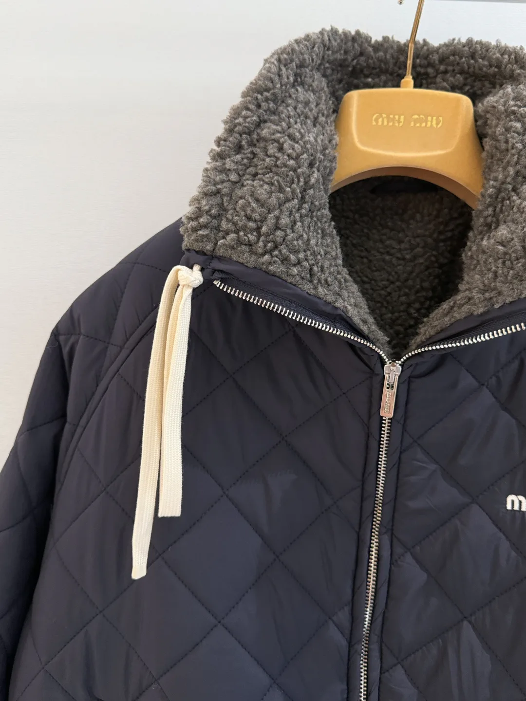 Куртки И Пуховики Женские Miu Miu 18285491