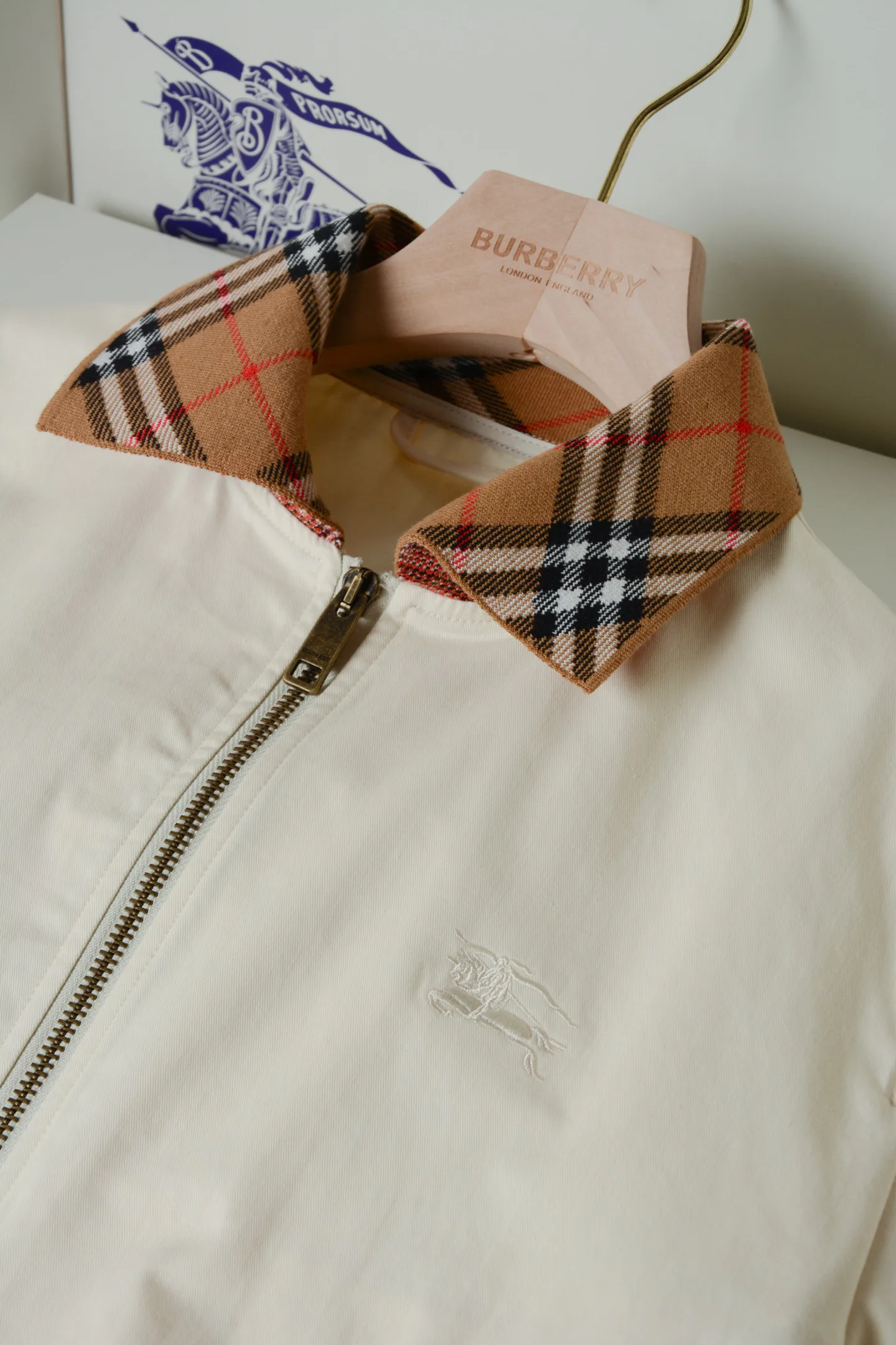 Куртки И Пуховики Женские Burberry 18386470