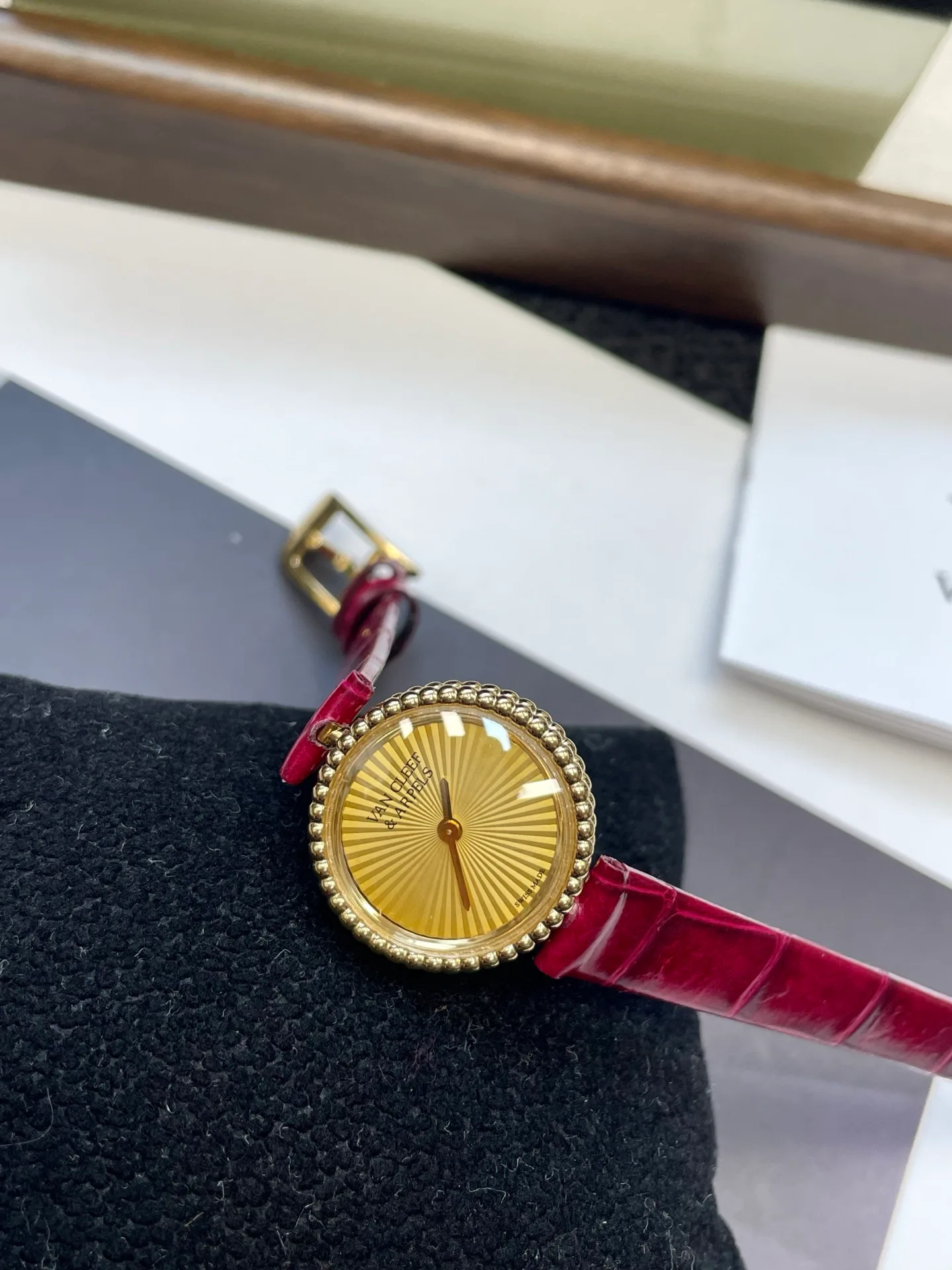Часы Женские Van Cleef & Arpels 17336730