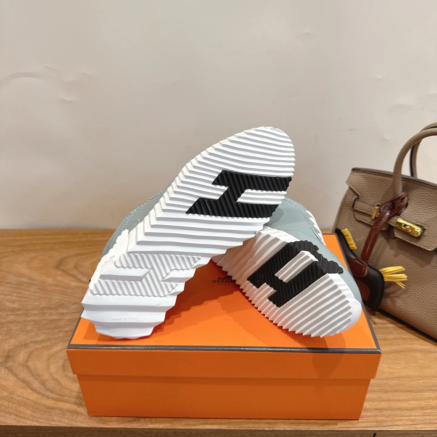 Кроссовки Женские Hermes 17414537