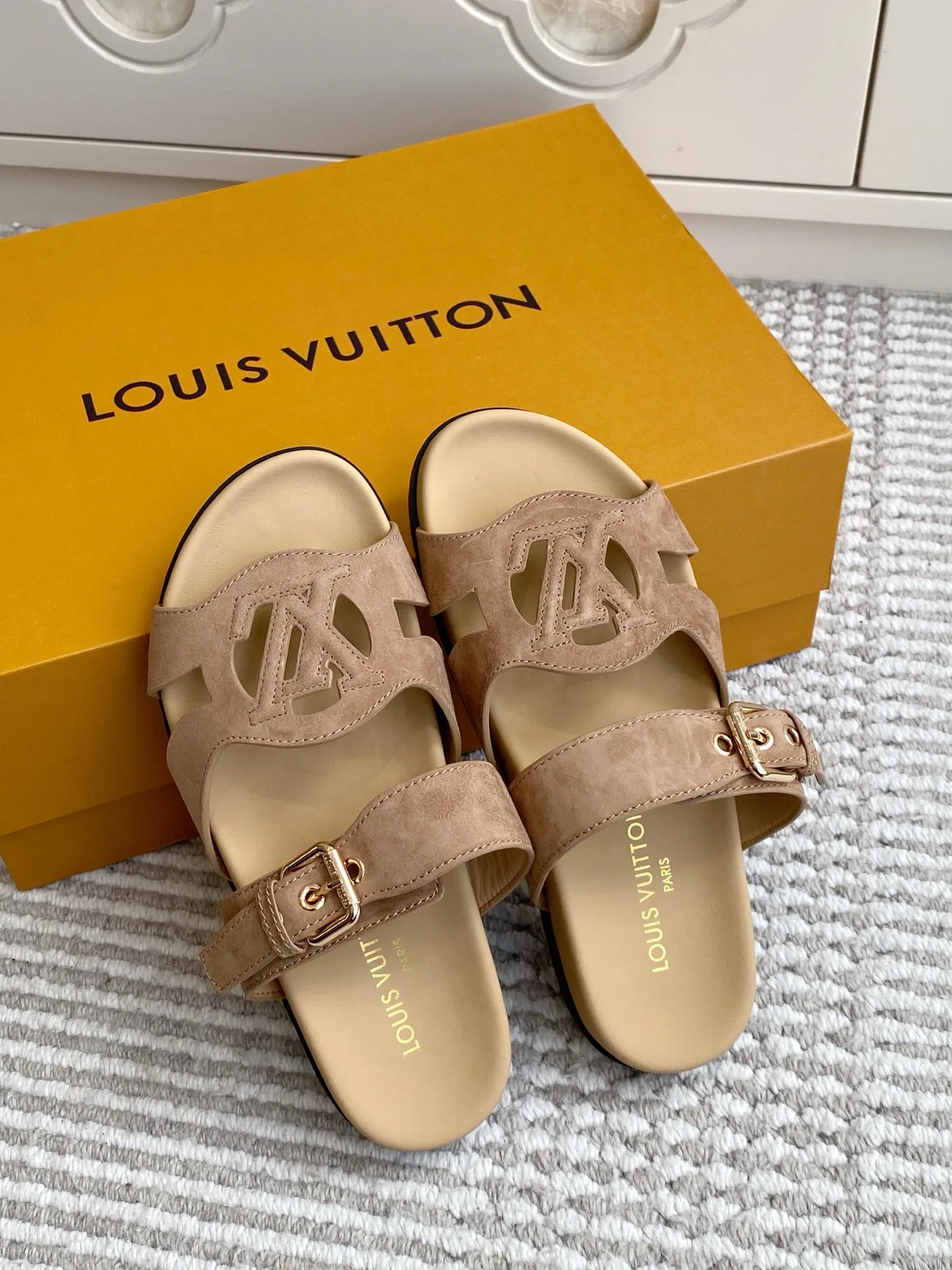 Шлепанцы Женские Louis Vuitton 17572154