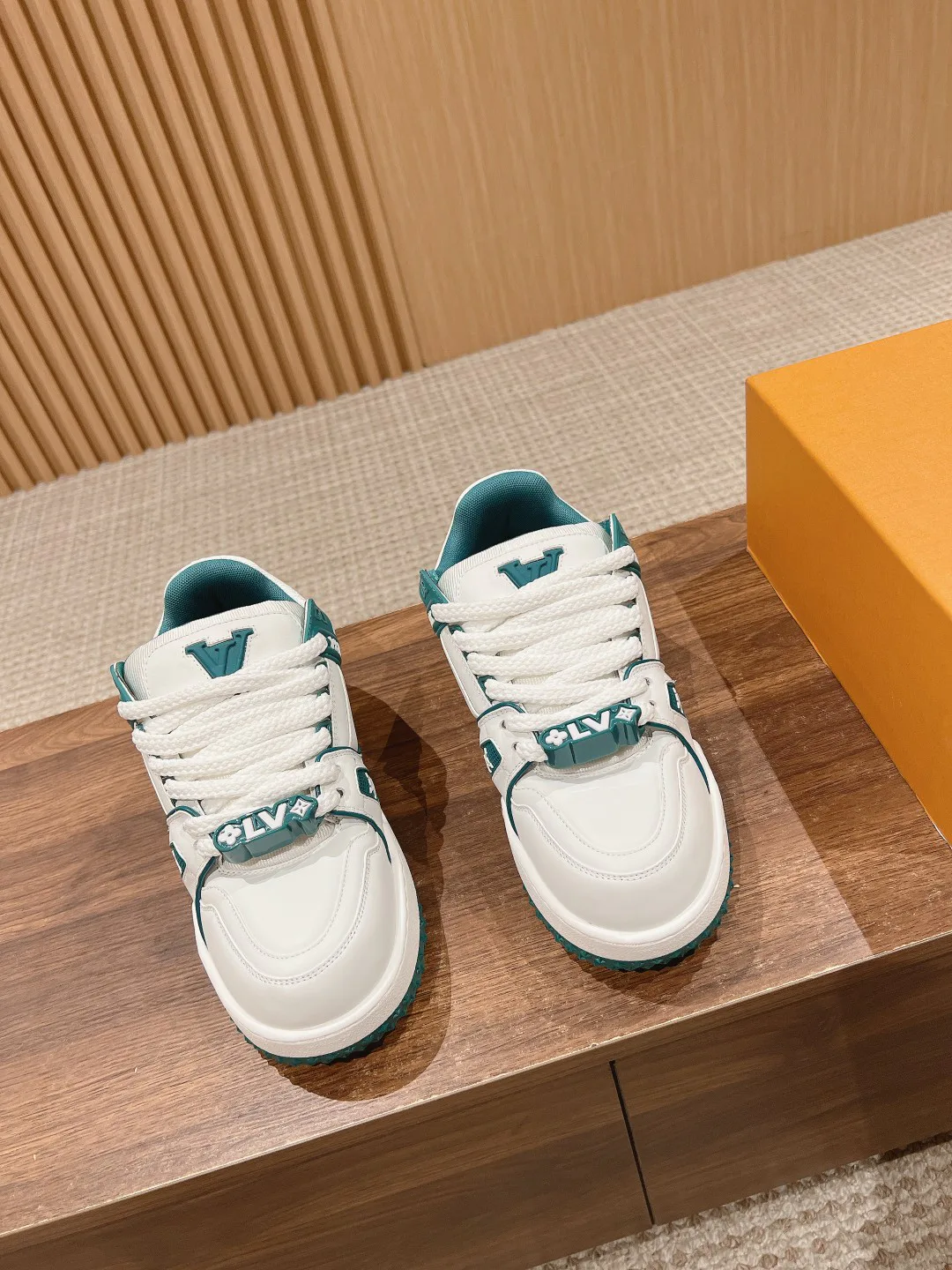 Кроссовки Женские Louis Vuitton 4269602