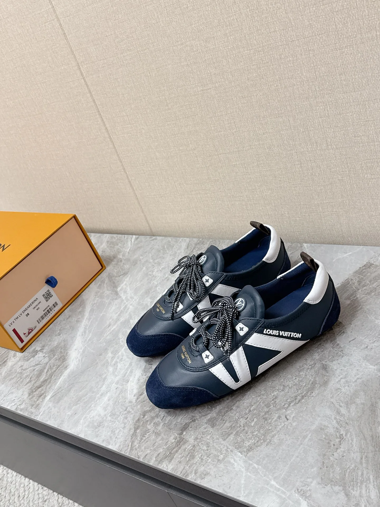 Кроссовки Женские Louis Vuitton 2625310