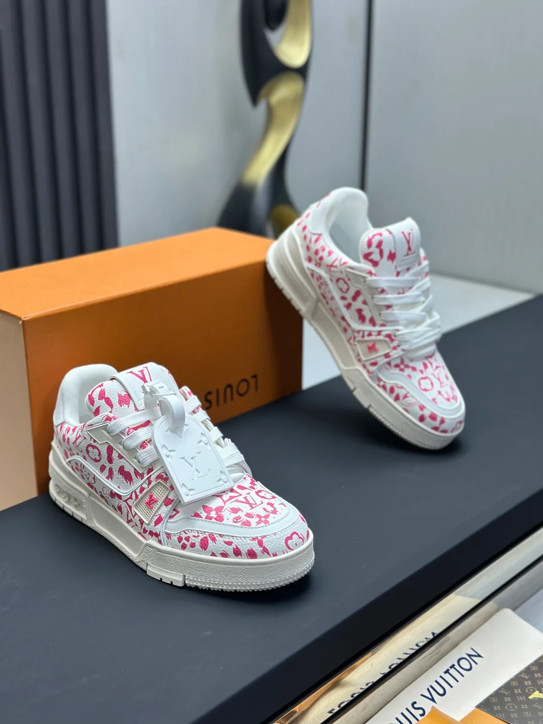 Кроссовки Женские Louis Vuitton 10646367