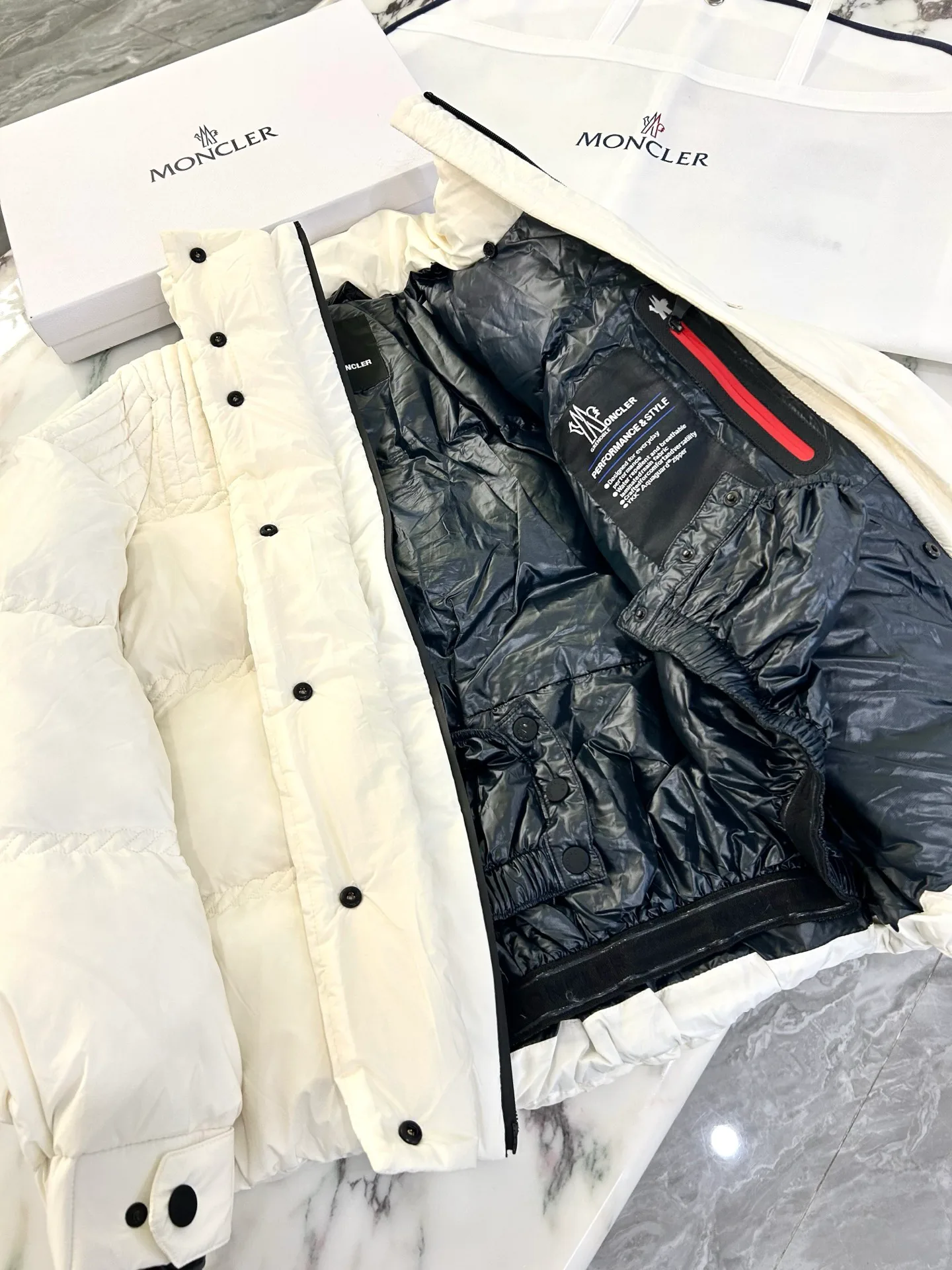 Куртки И Пуховики Мужские Moncler 18231501