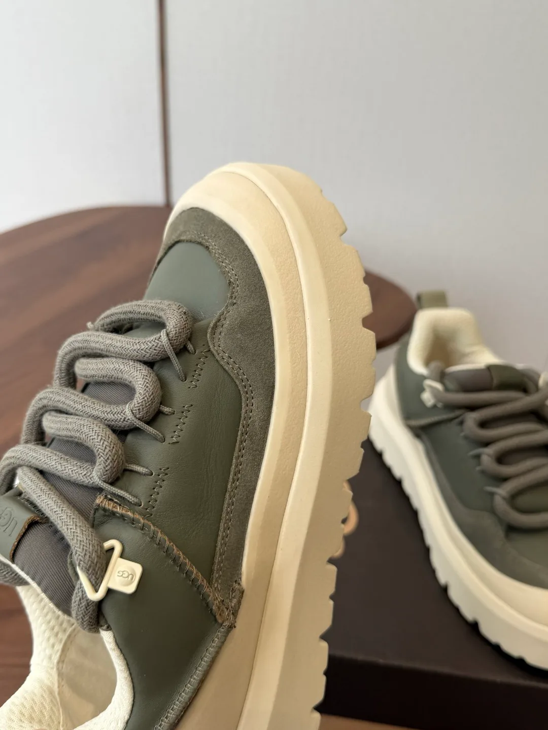 Кроссовки Женские Ugg 18796507