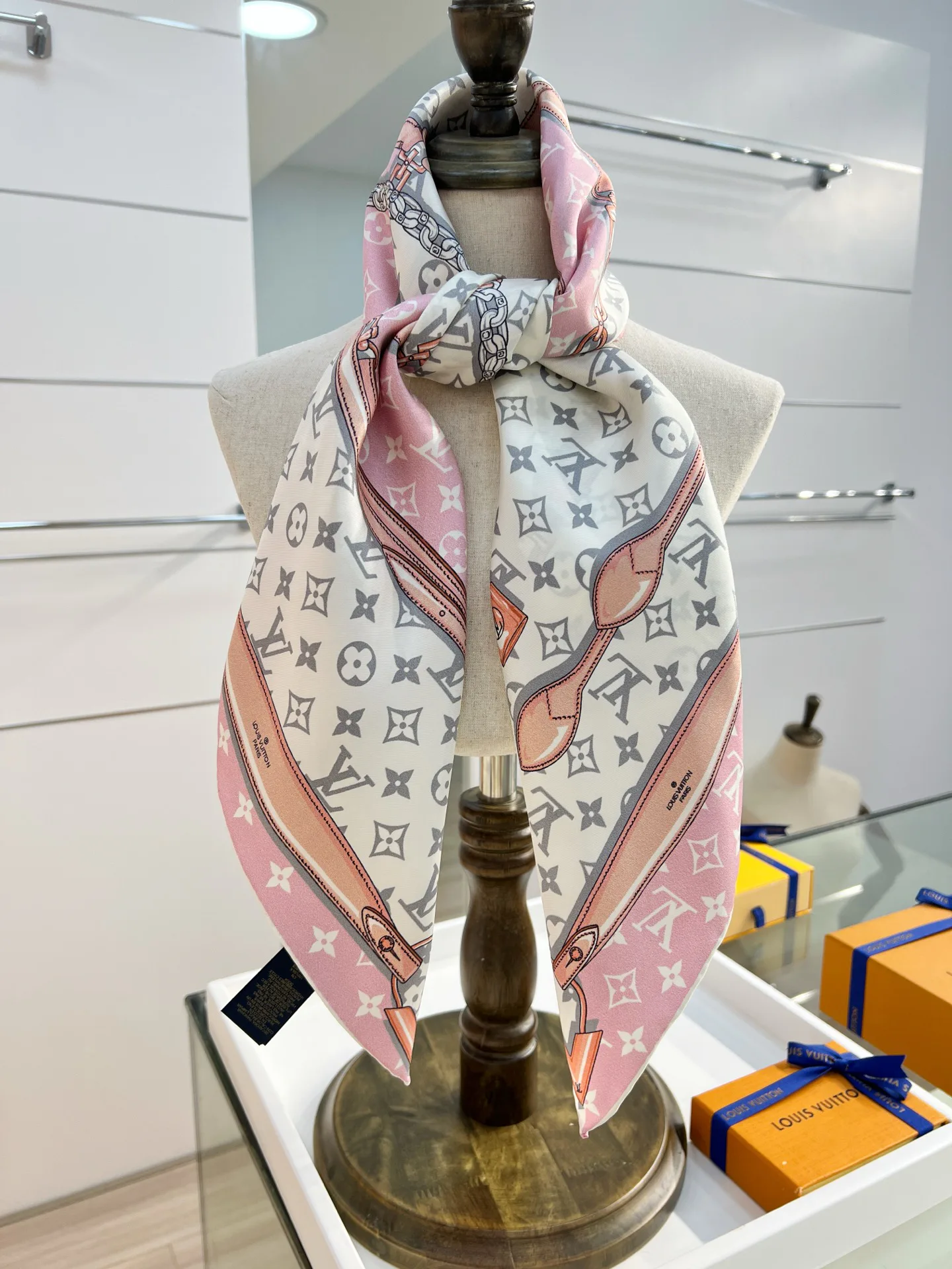 Платки Louis Vuitton 11503429