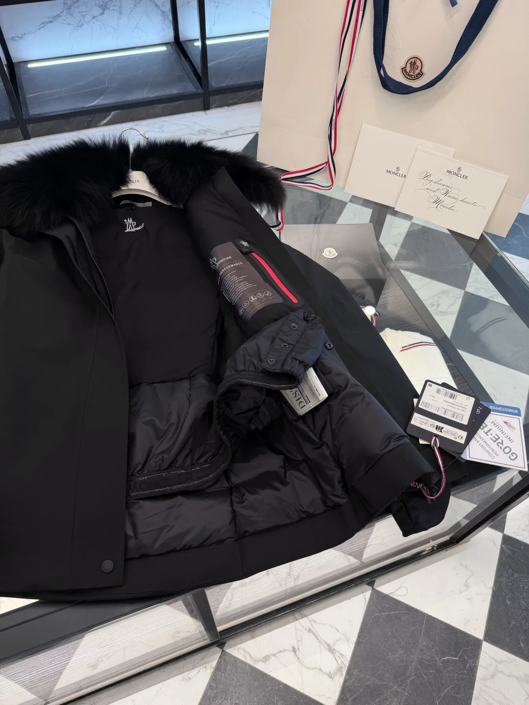 Куртки И Пуховики Женские Moncler 19336111