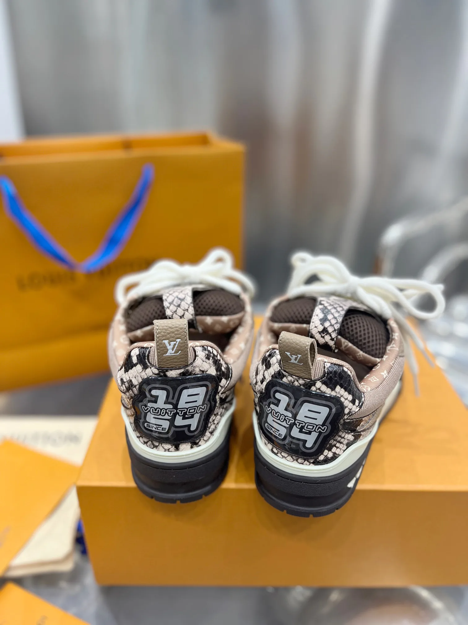 Кроссовки Женские Louis Vuitton 1141905