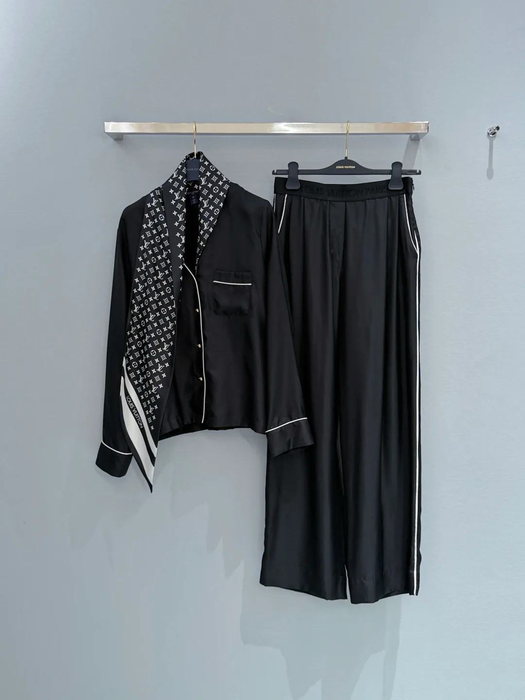 Брюки Женские Louis Vuitton 11251993