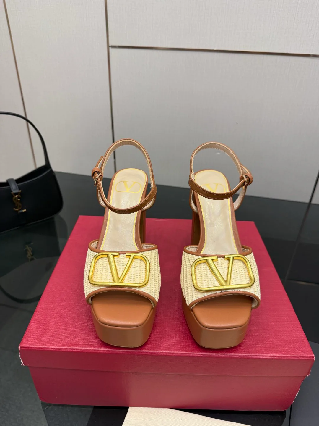 Босоножки Женские Valentino 13241318