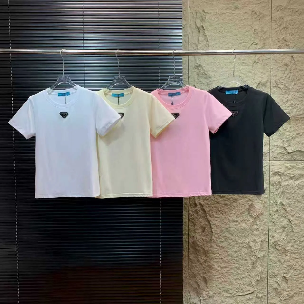 Футболки Женские Prada 1495490