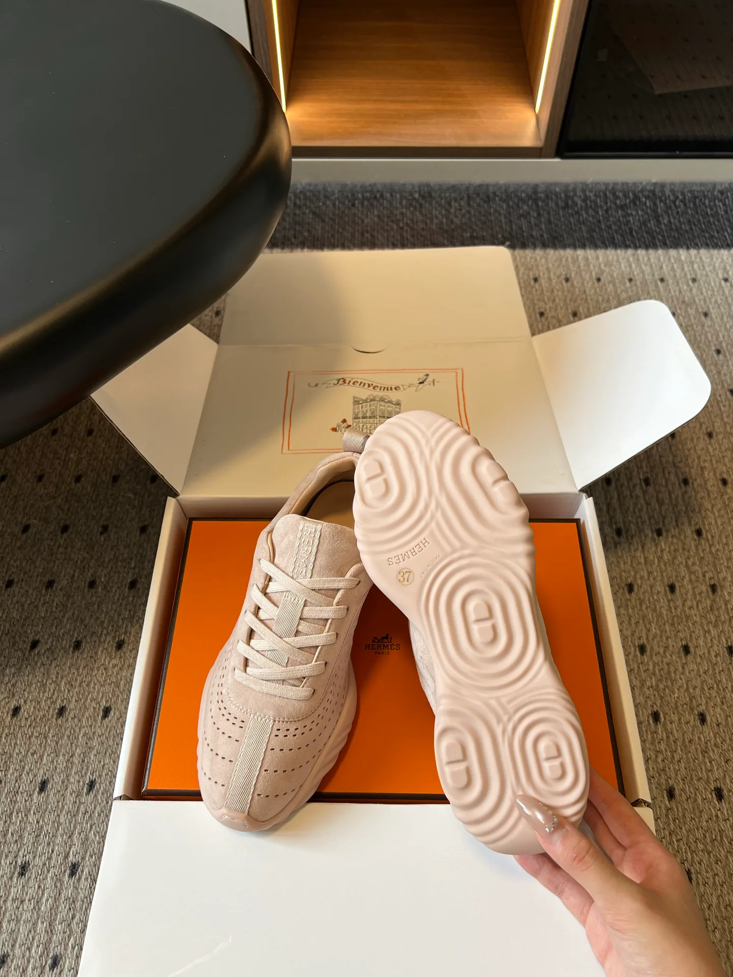Кроссовки Женские Hermes 17625150