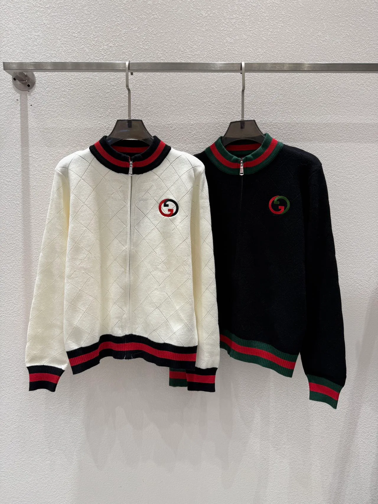 Куртки И Пуховики Женские Gucci 19278832