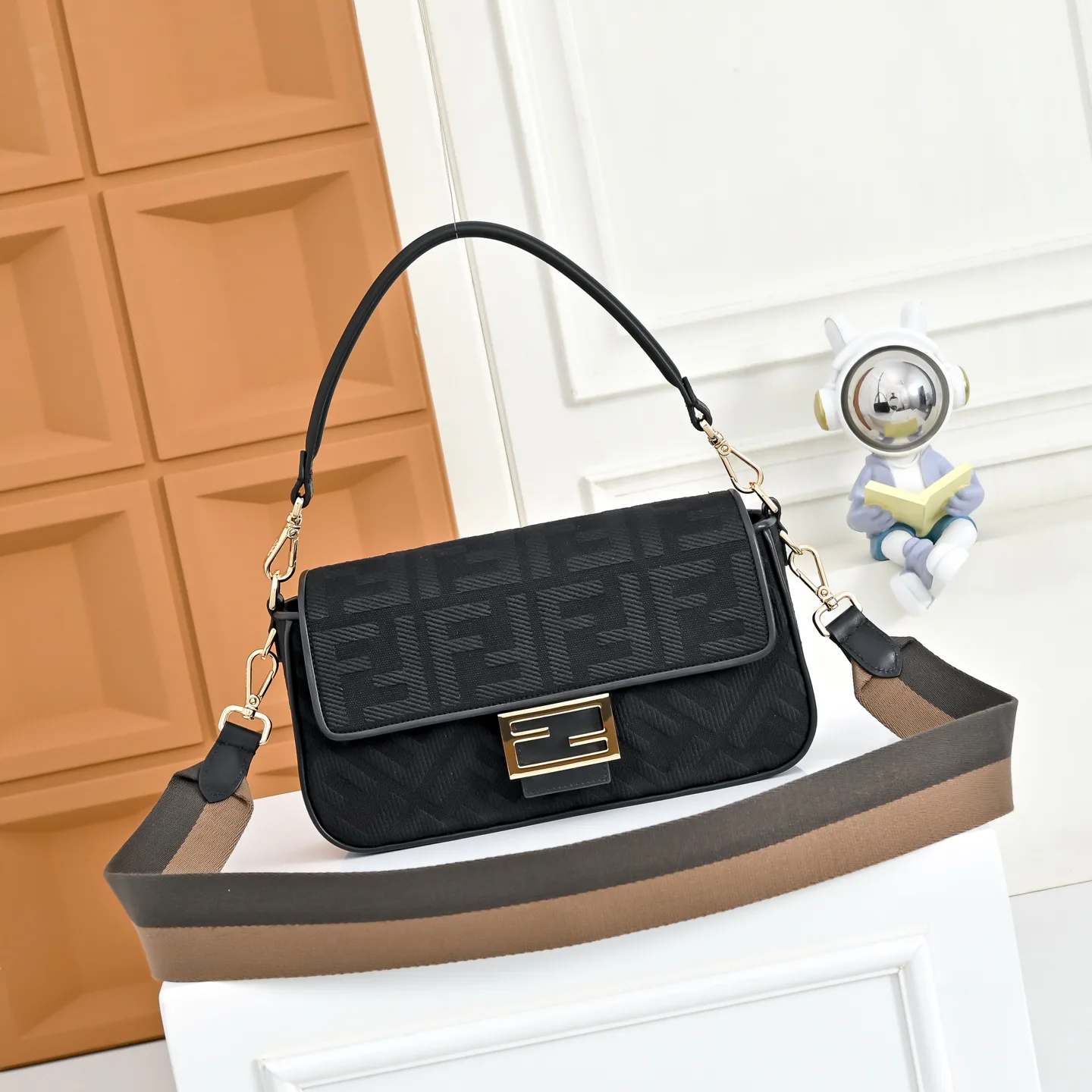 Классические Сумки Женские Fendi 18004259