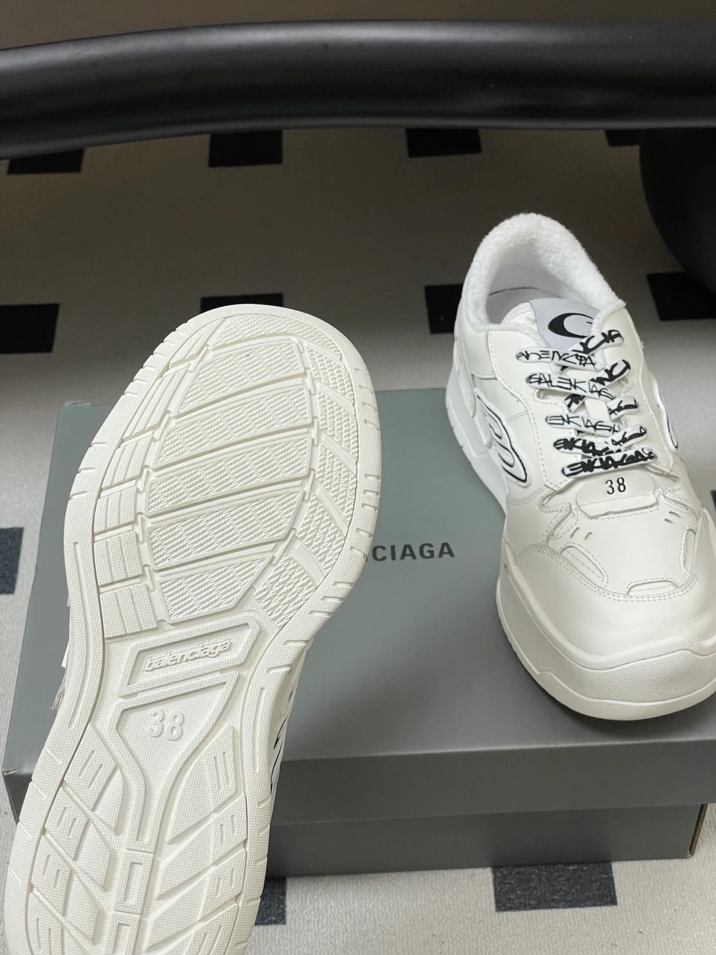 Кроссовки Женские Balenciaga 11680187